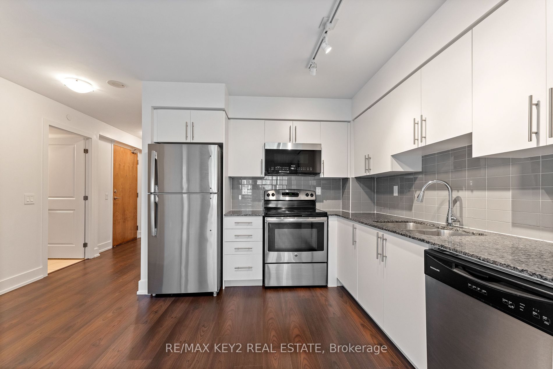1215 Bayly St, #205