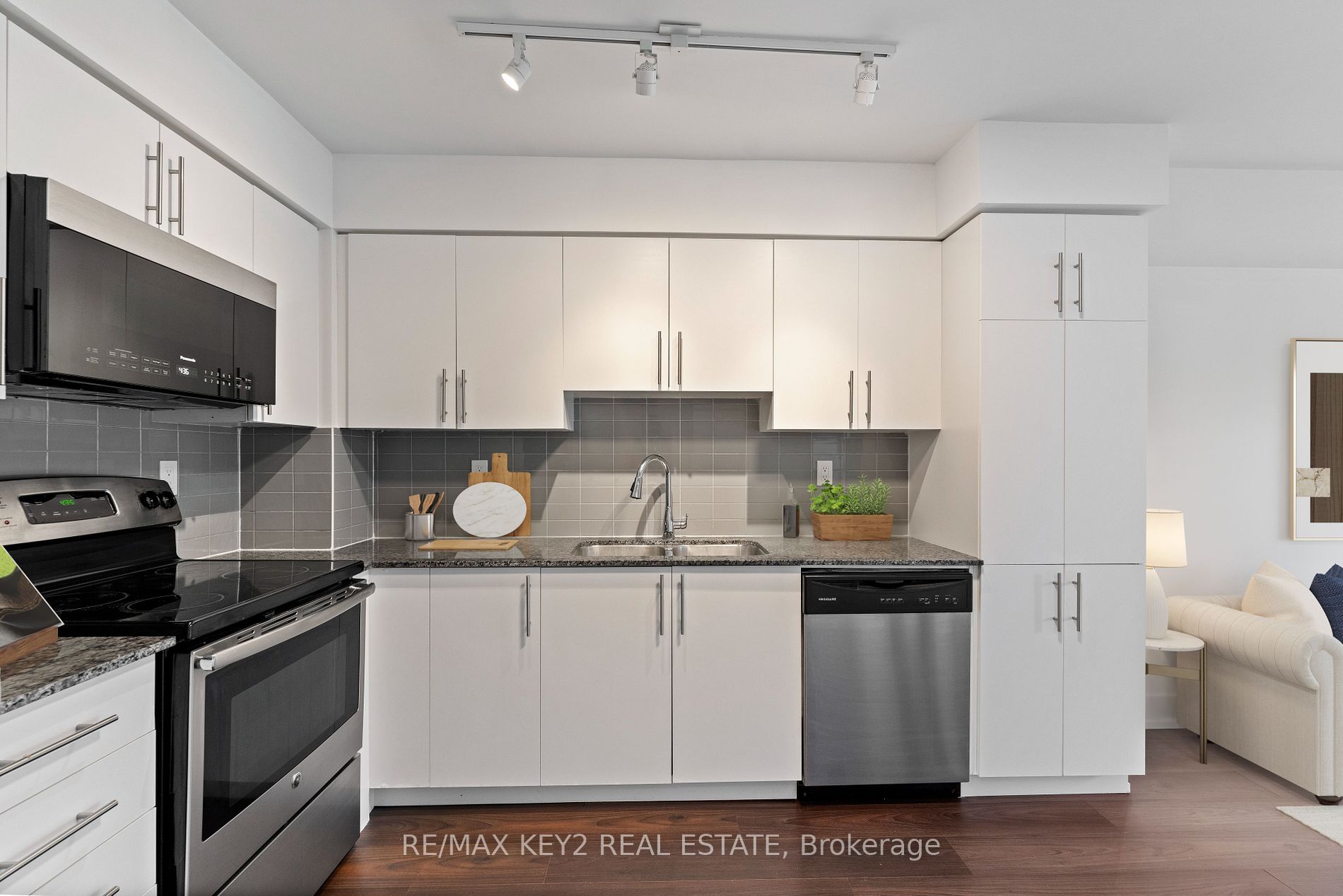 1215 Bayly St, #205