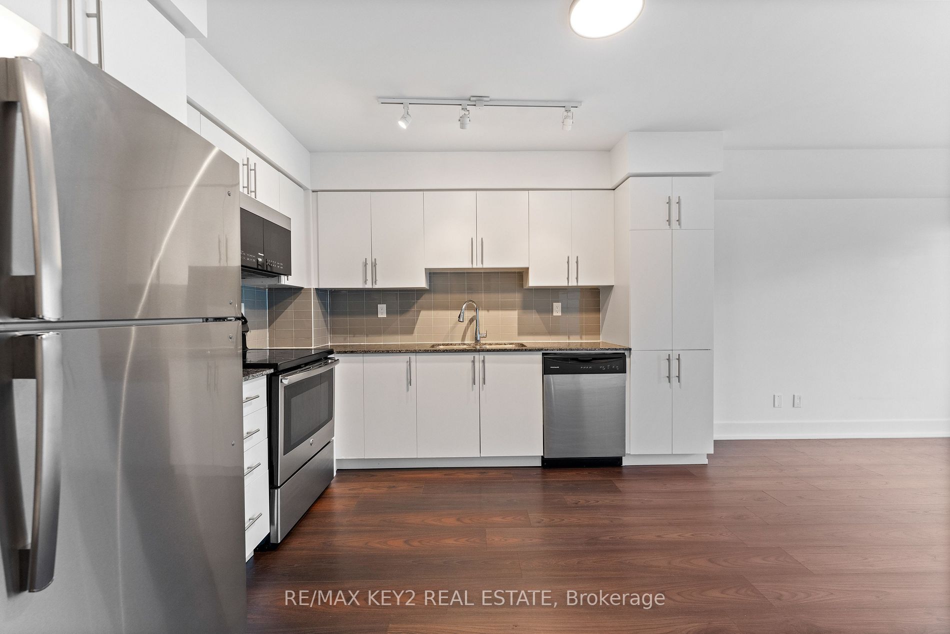 1215 Bayly St, #205