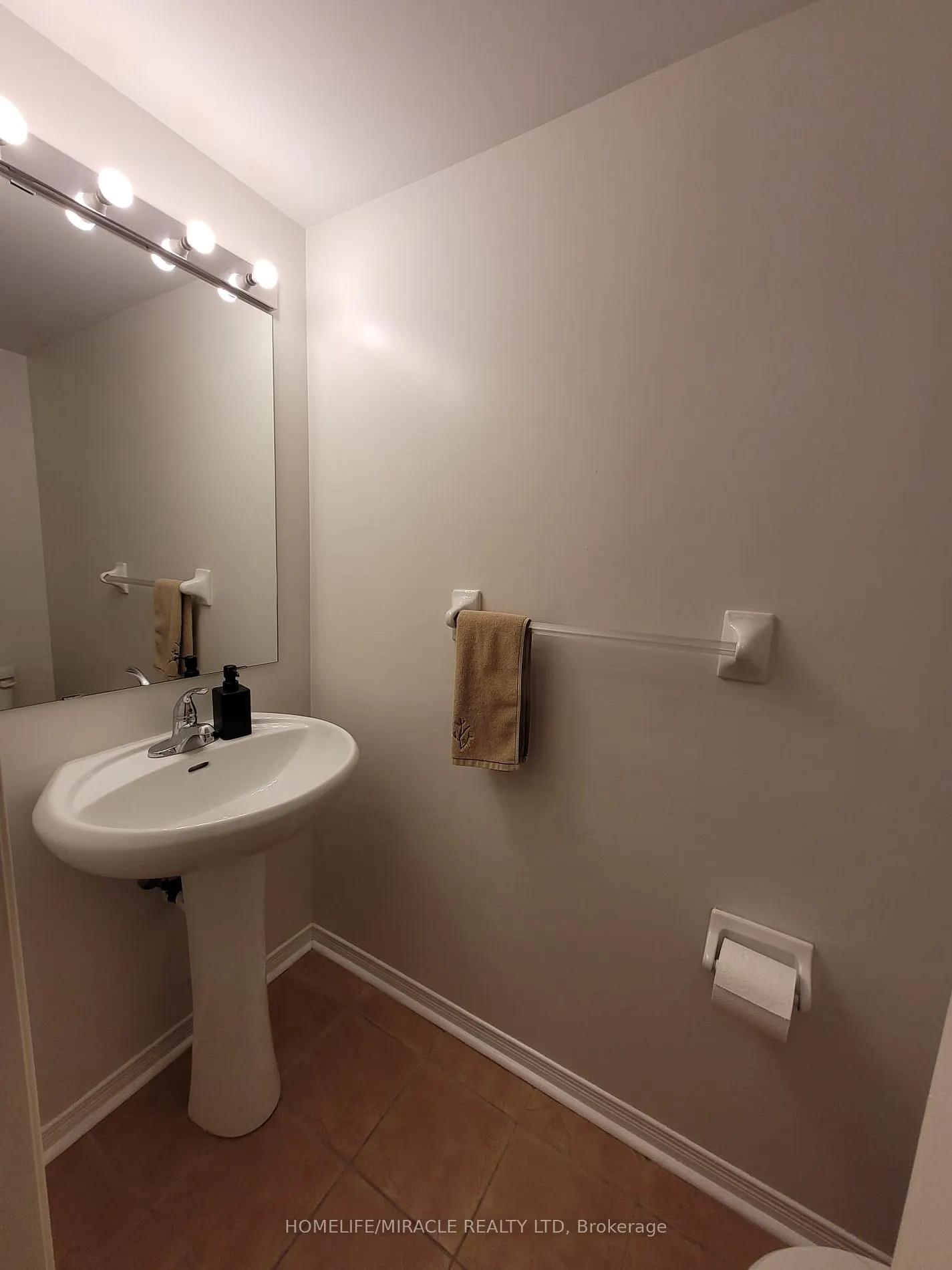 22 Exchequer Pl, #25