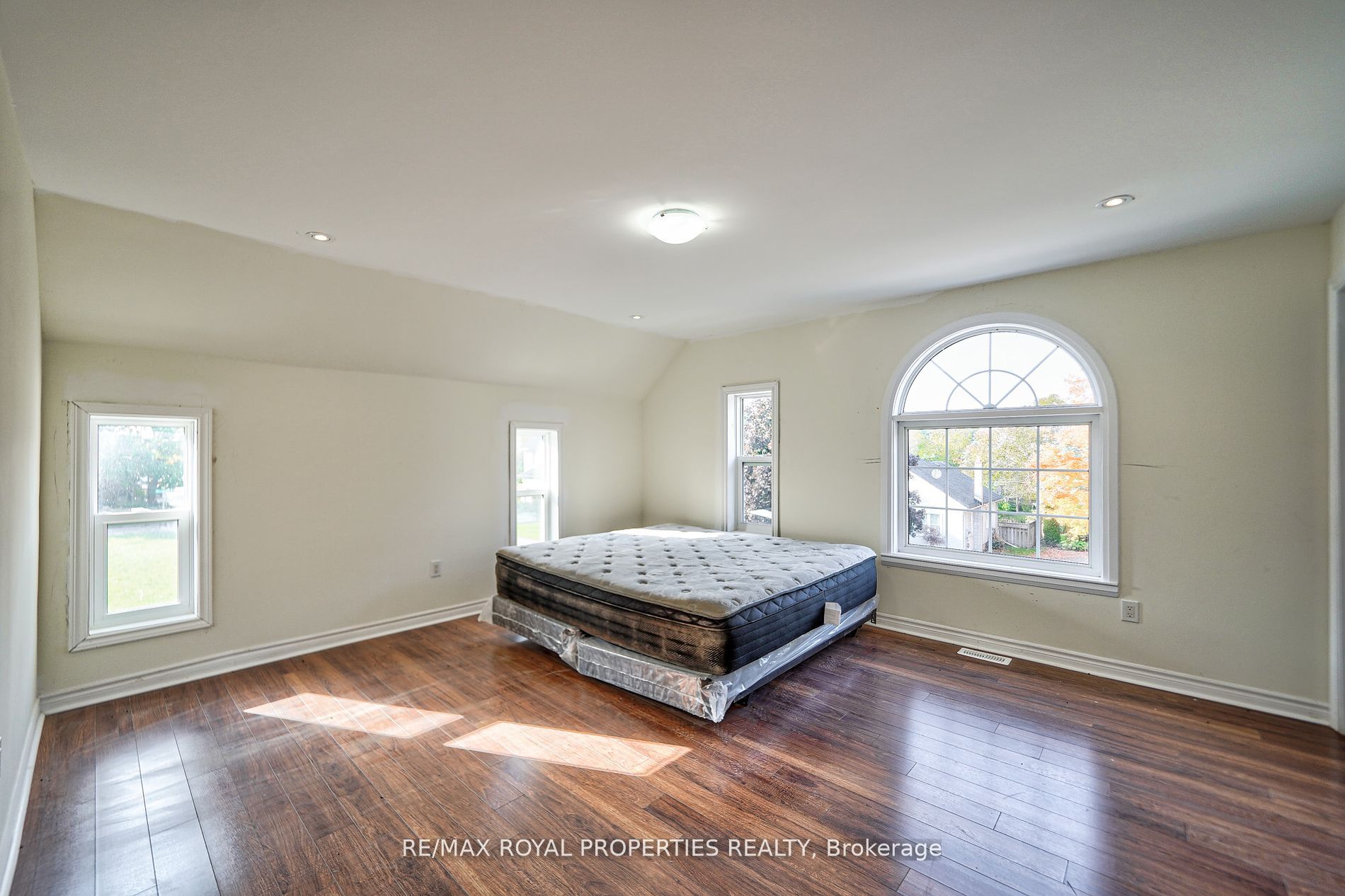 4973 Old Brock Rd