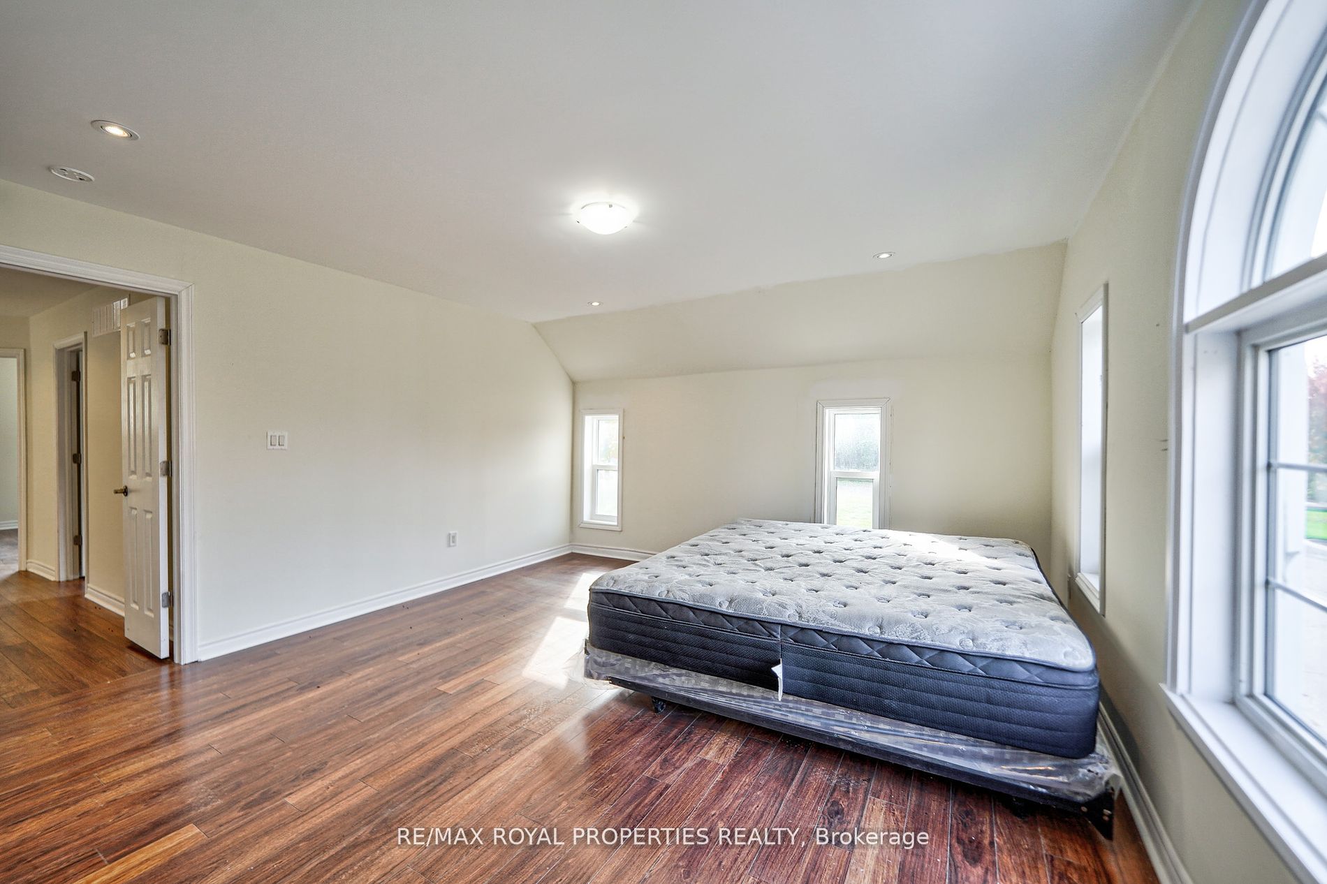 4973 Old Brock Rd
