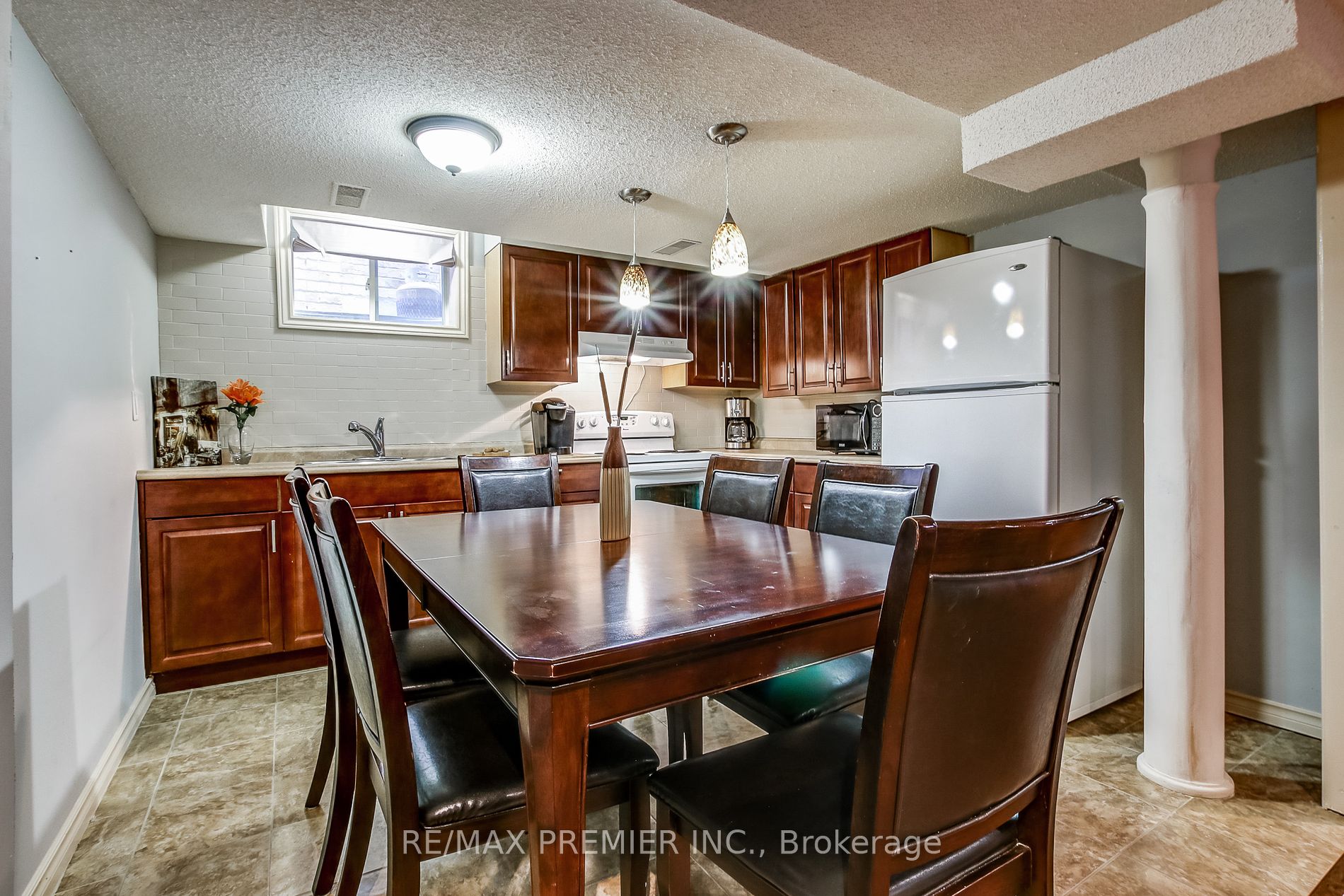 36 A.V. Nolan Dr, #Lower