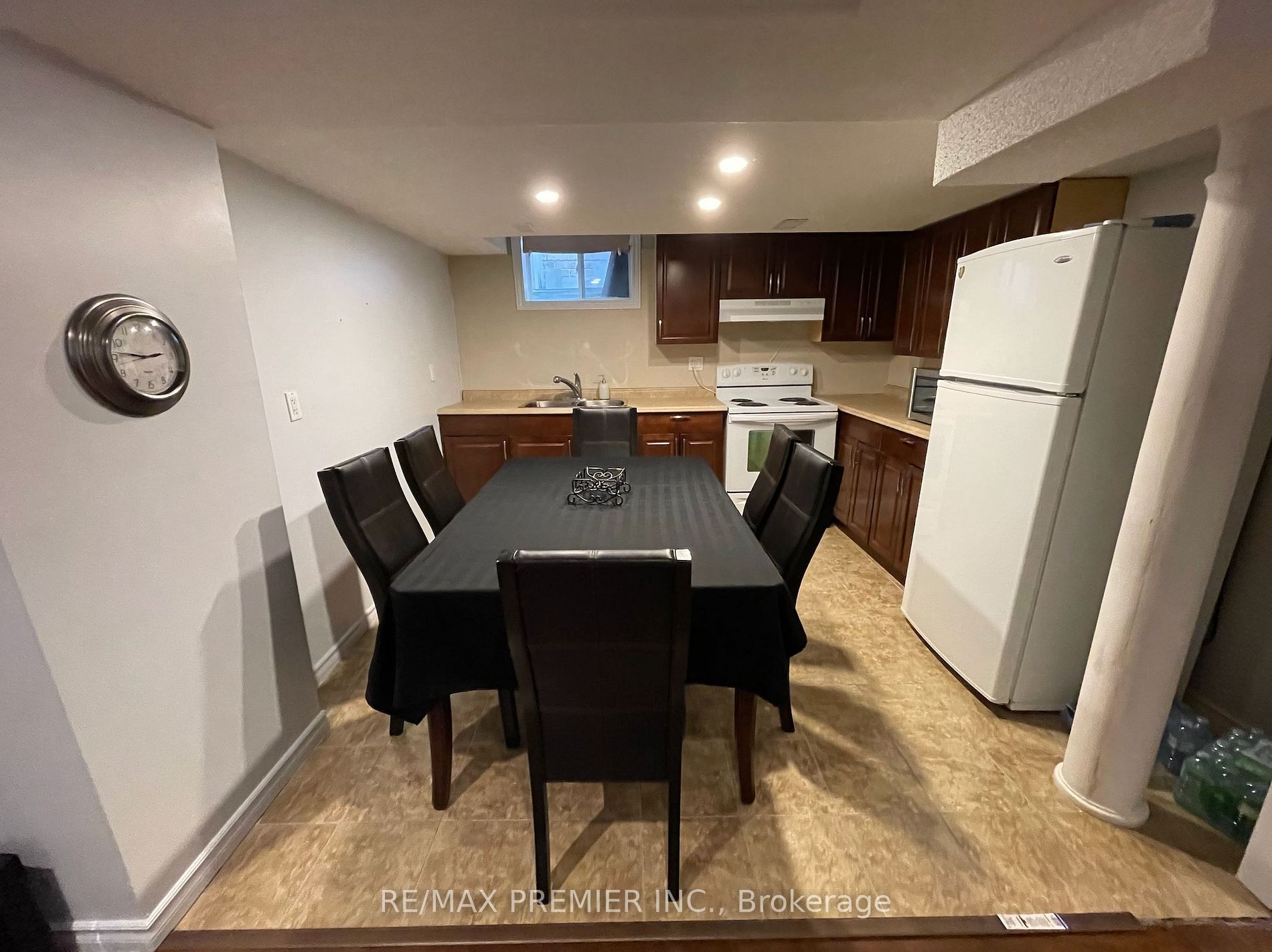 36 A.V. Nolan Dr, #Lower