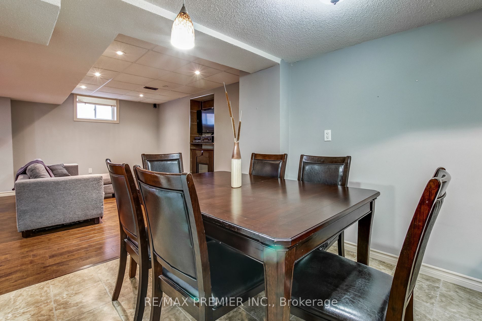 36 A.V. Nolan Dr, #Lower