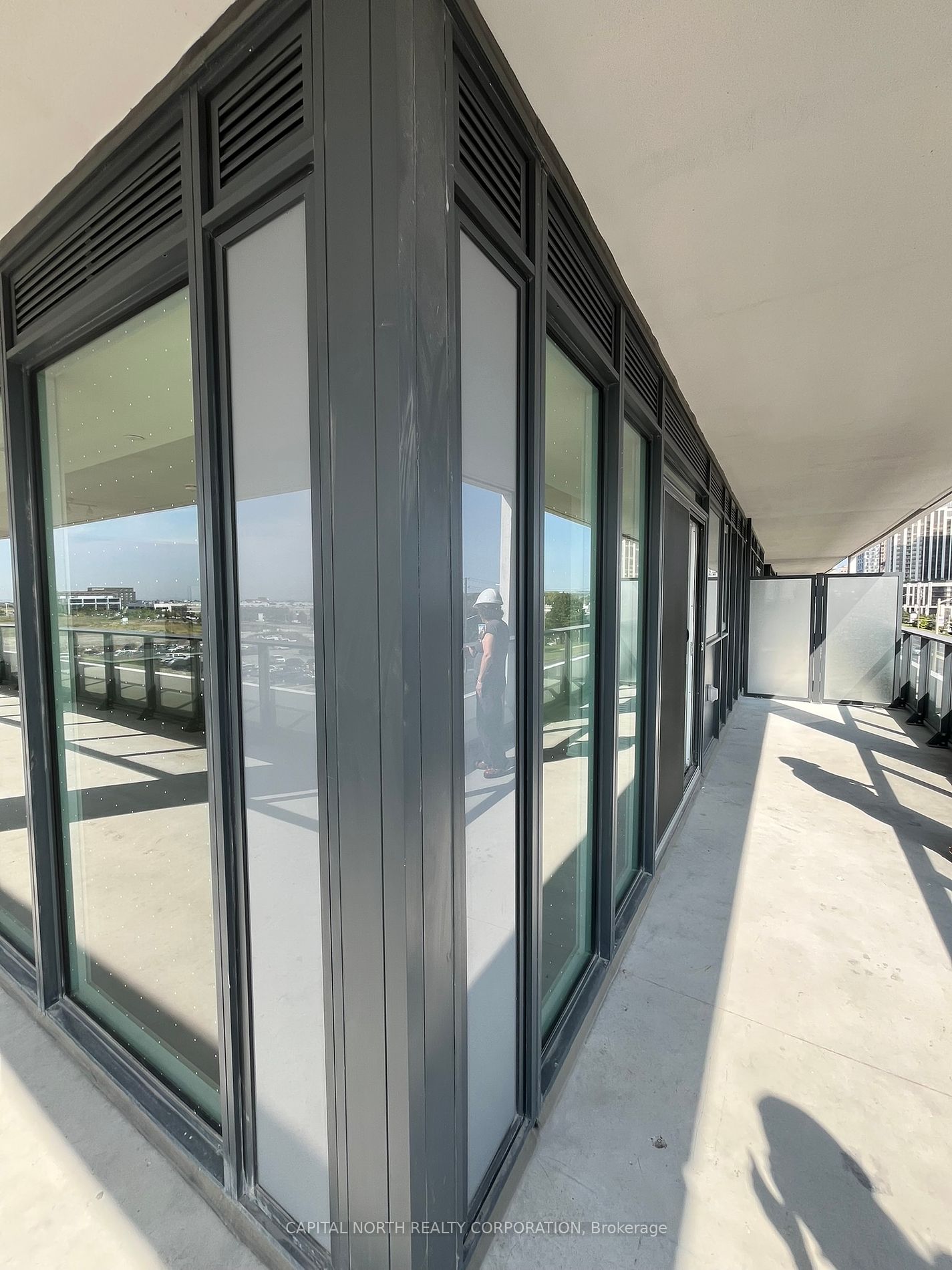 8960 Jane St, #324