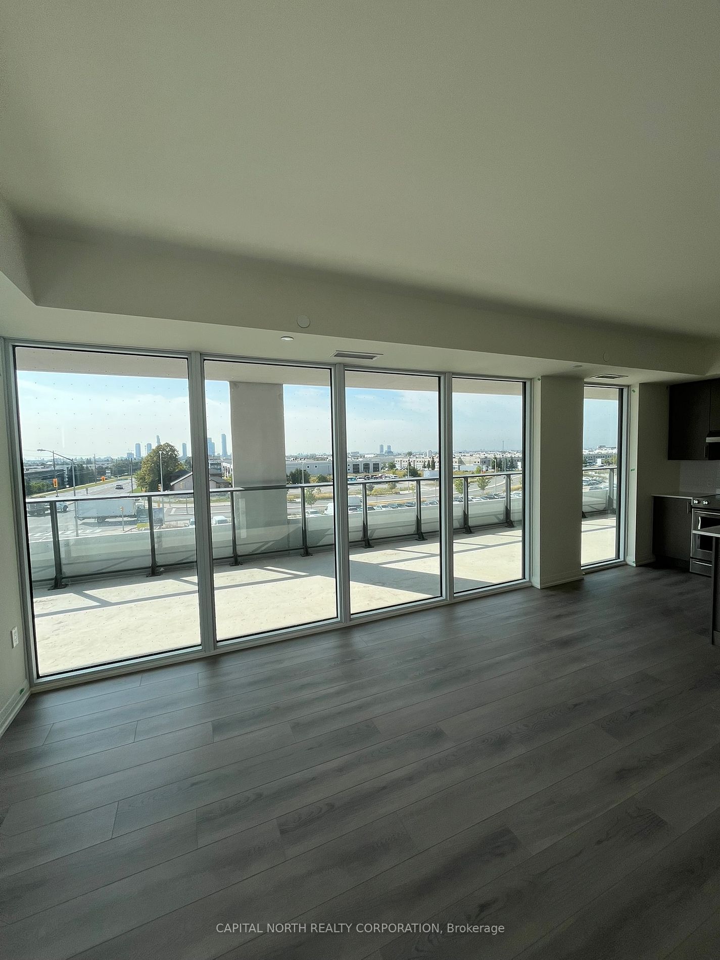 8960 Jane St, #324