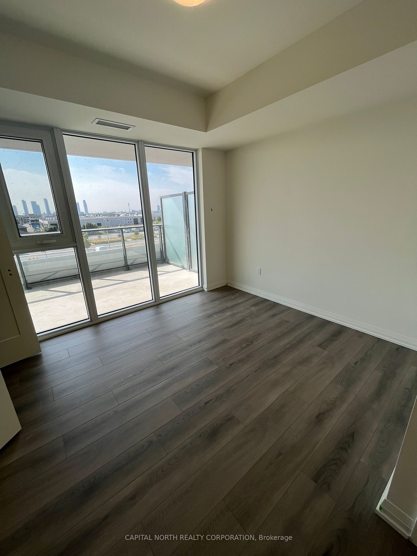 8960 Jane St, #324
