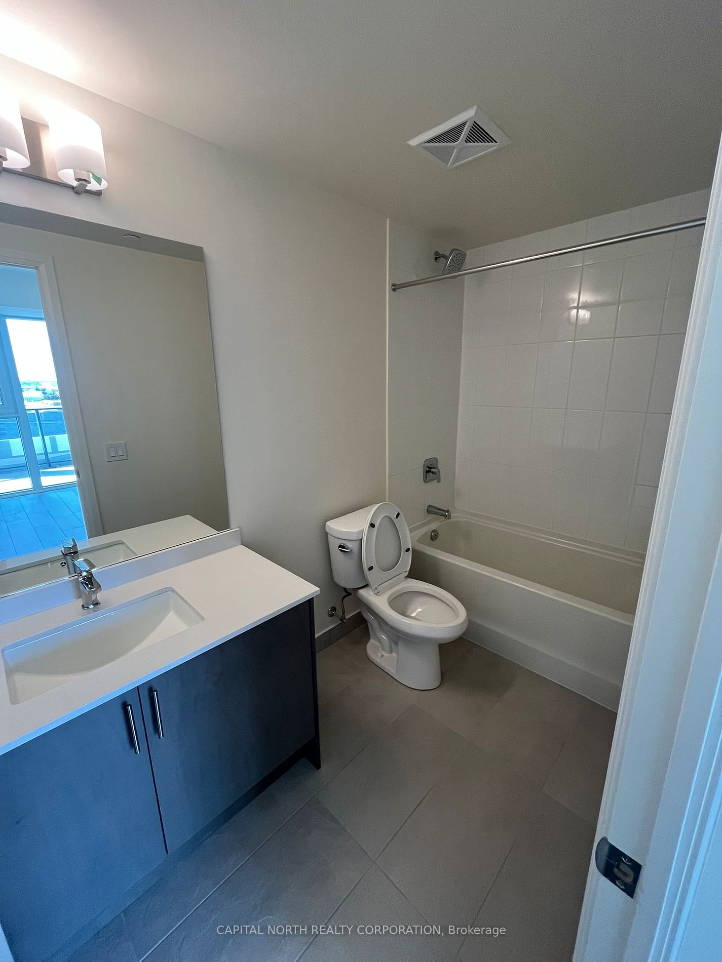 8960 Jane St, #324
