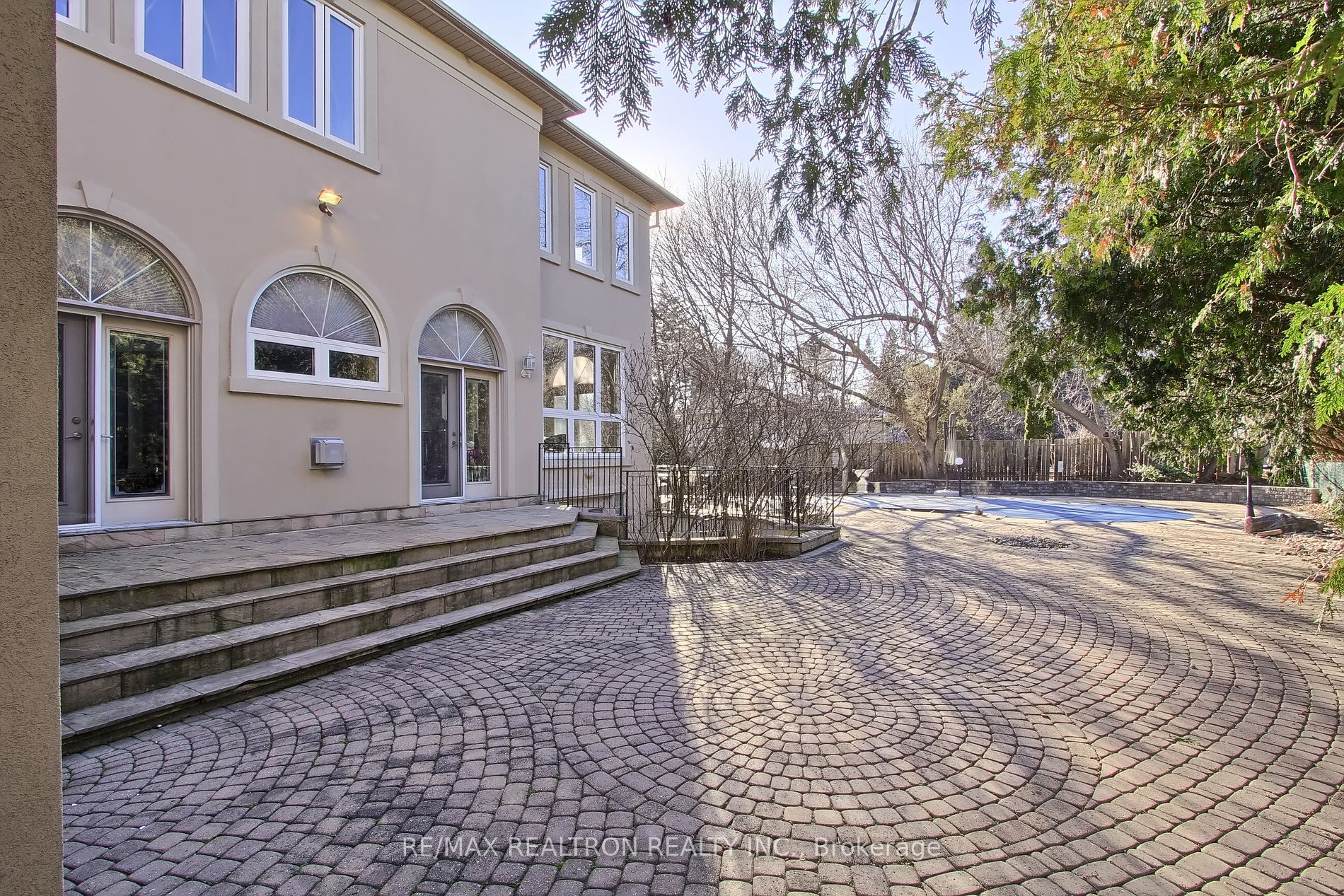 38 Thornridge Dr