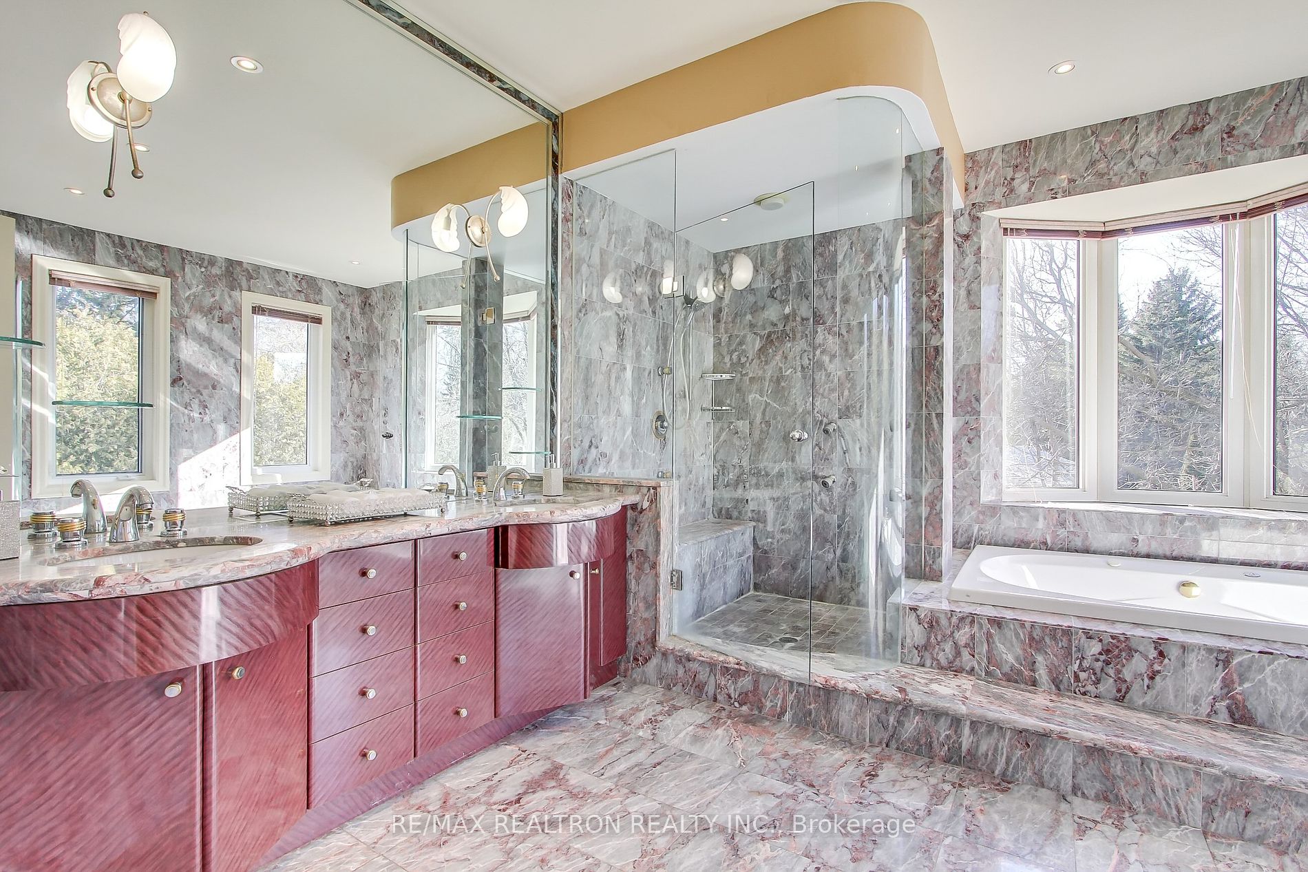 38 Thornridge Dr