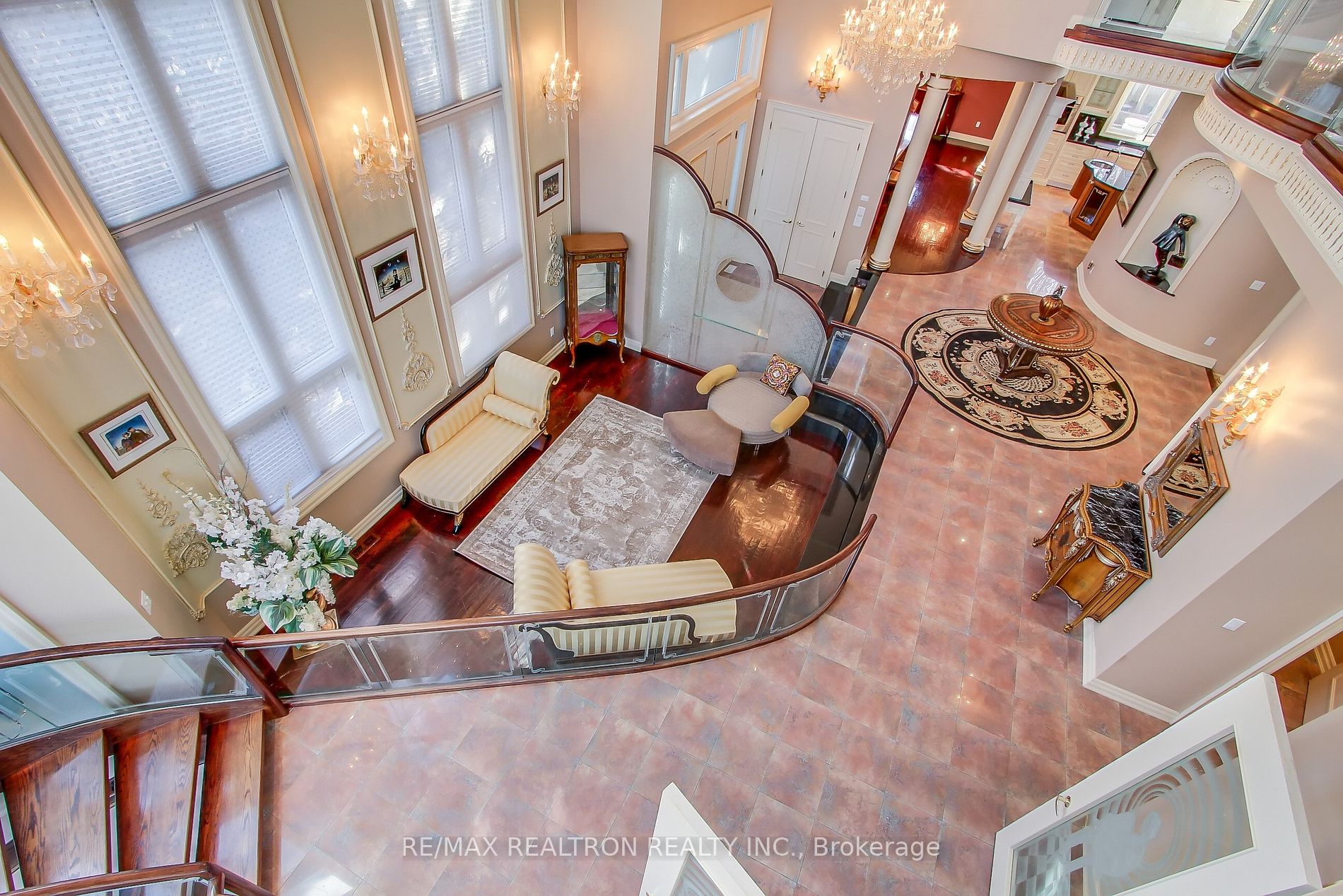 38 Thornridge Dr
