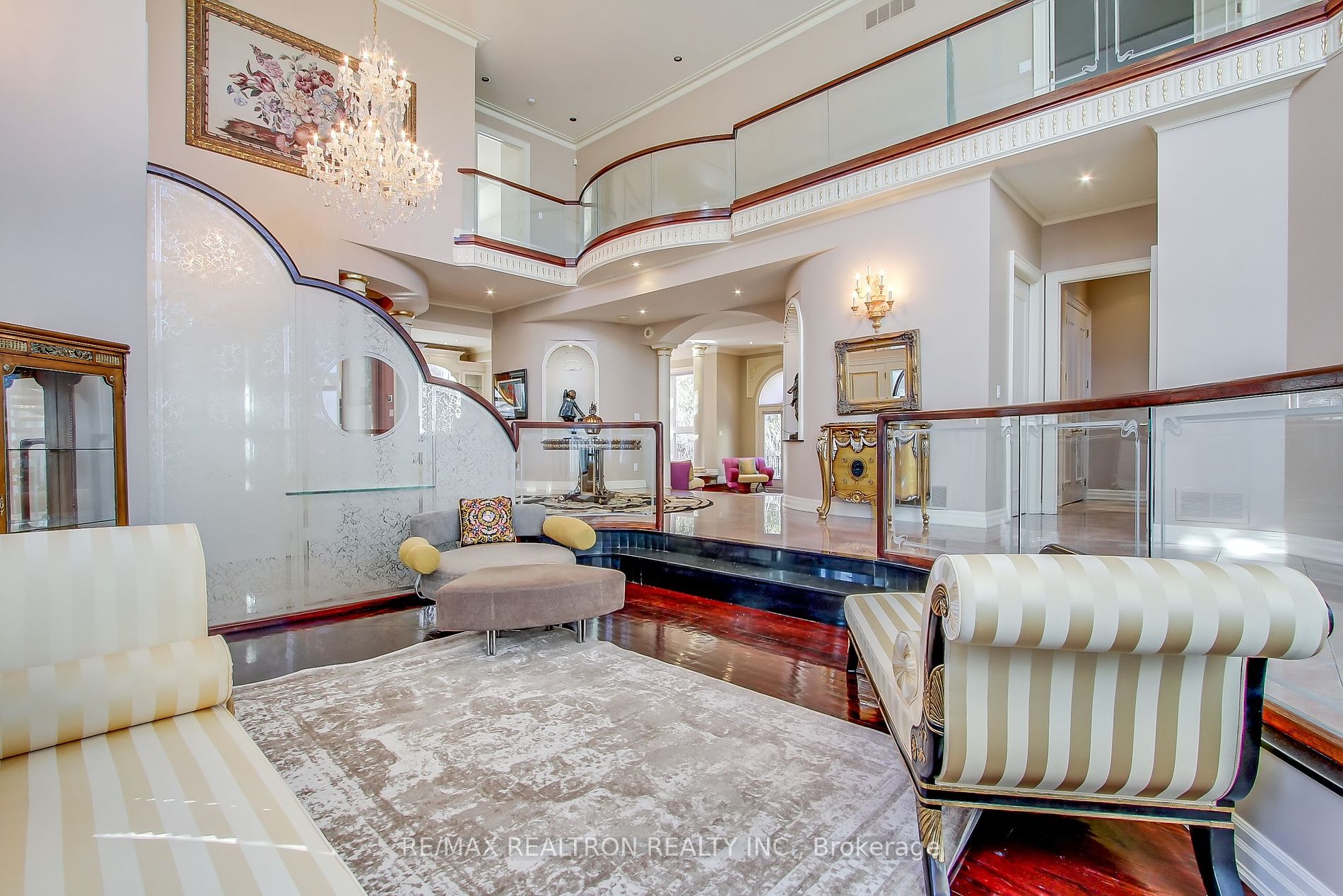 38 Thornridge Dr