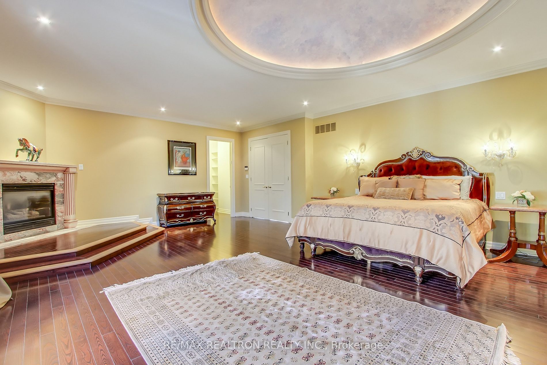 38 Thornridge Dr