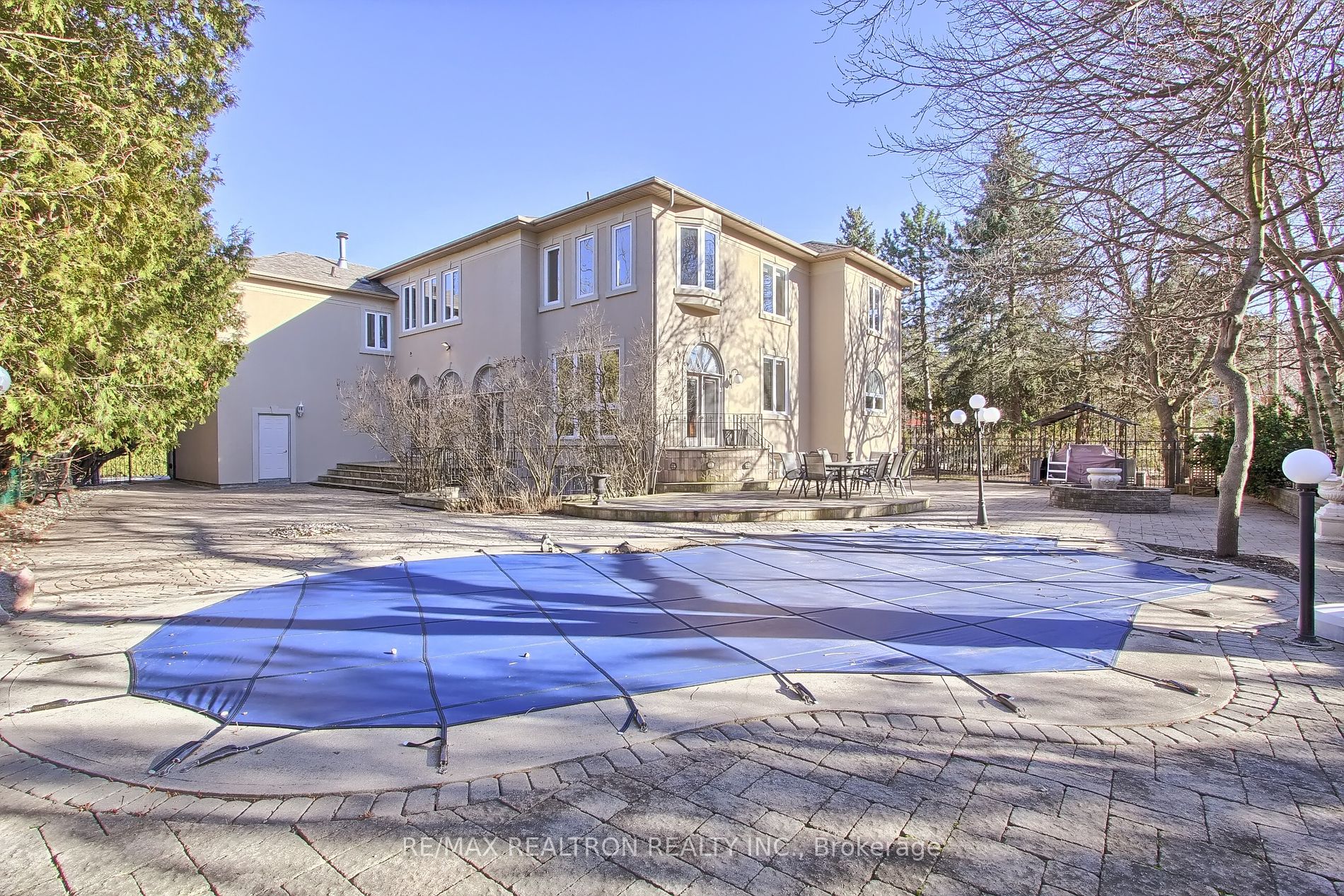 38 Thornridge Dr