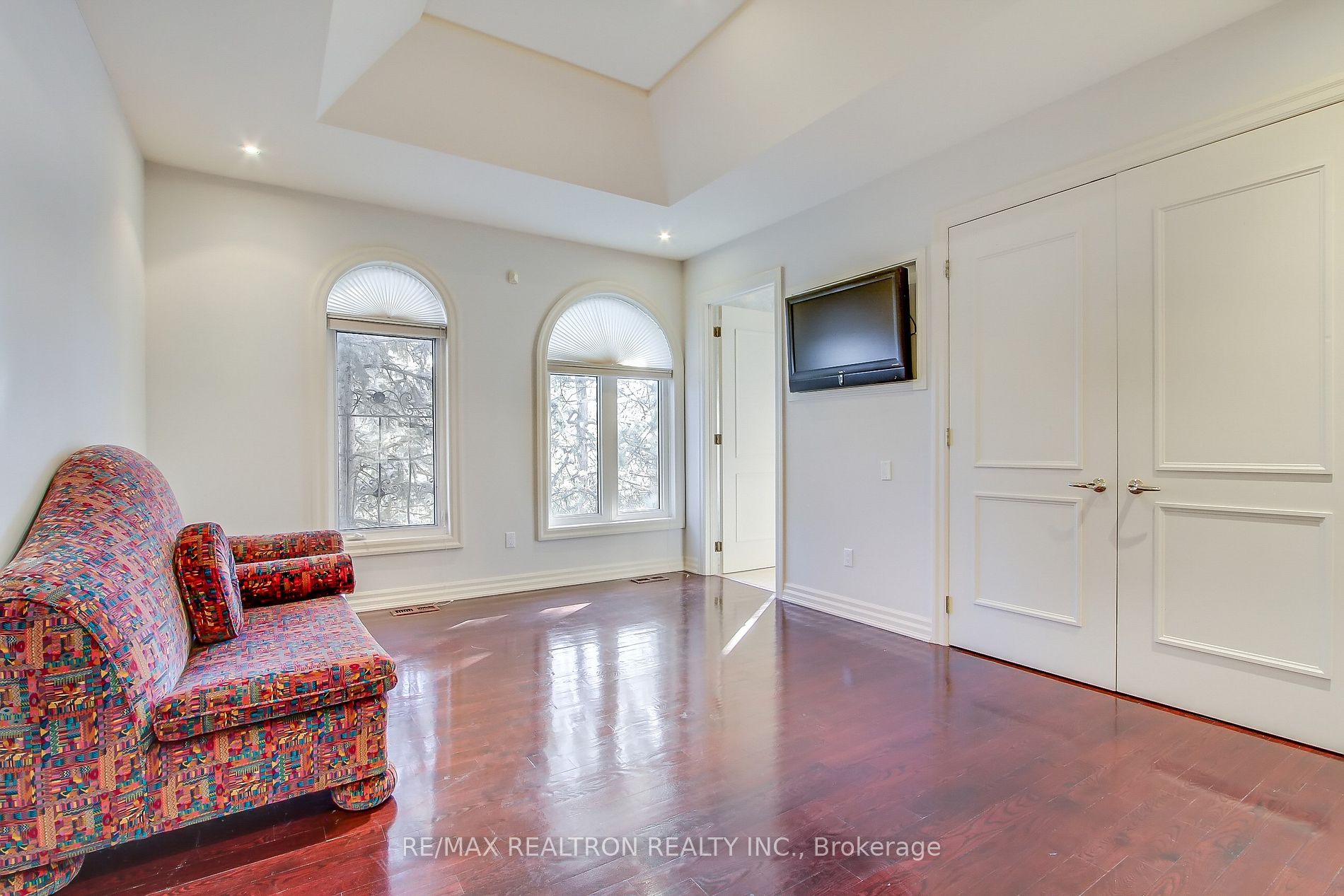 38 Thornridge Dr