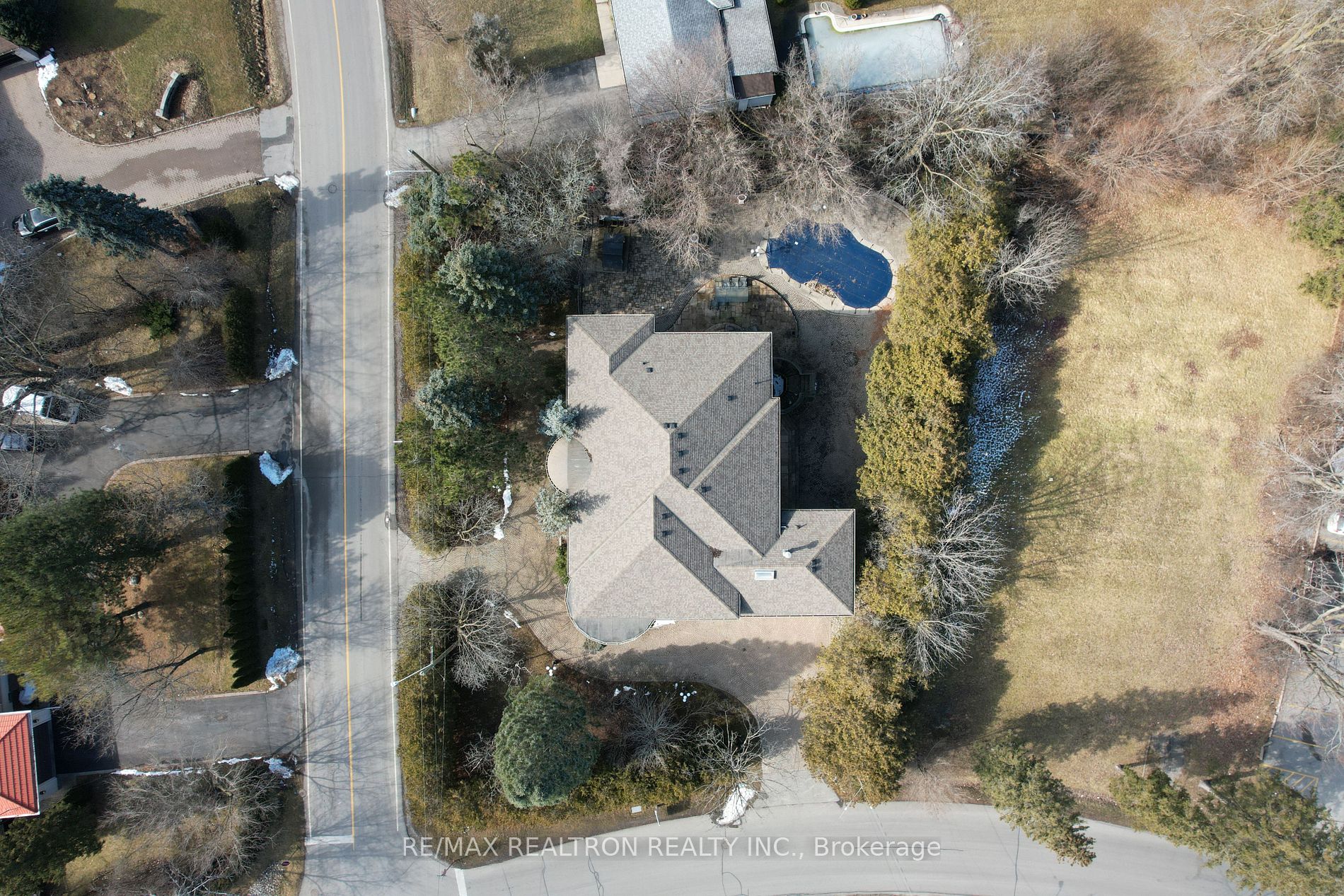 38 Thornridge Dr