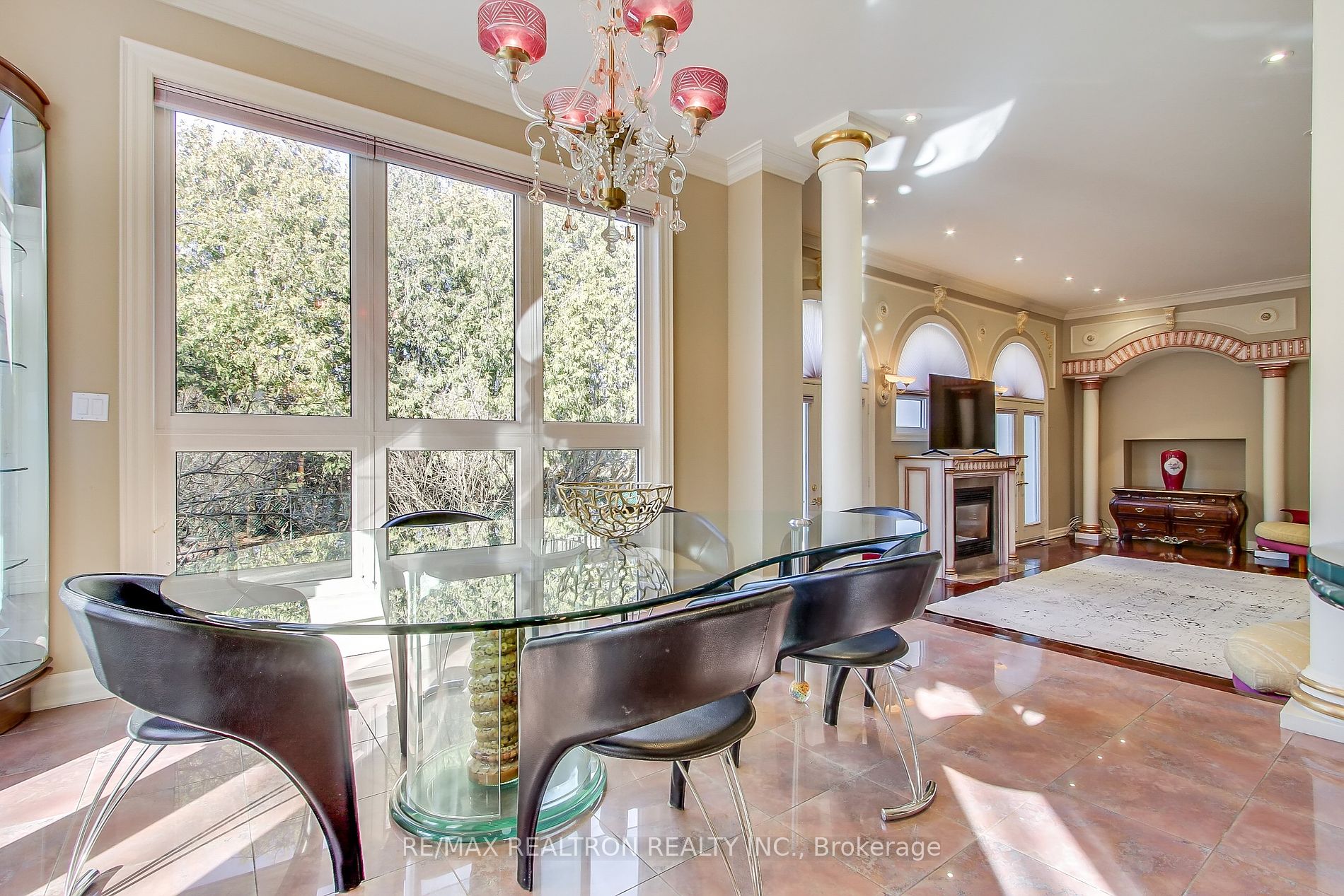 38 Thornridge Dr