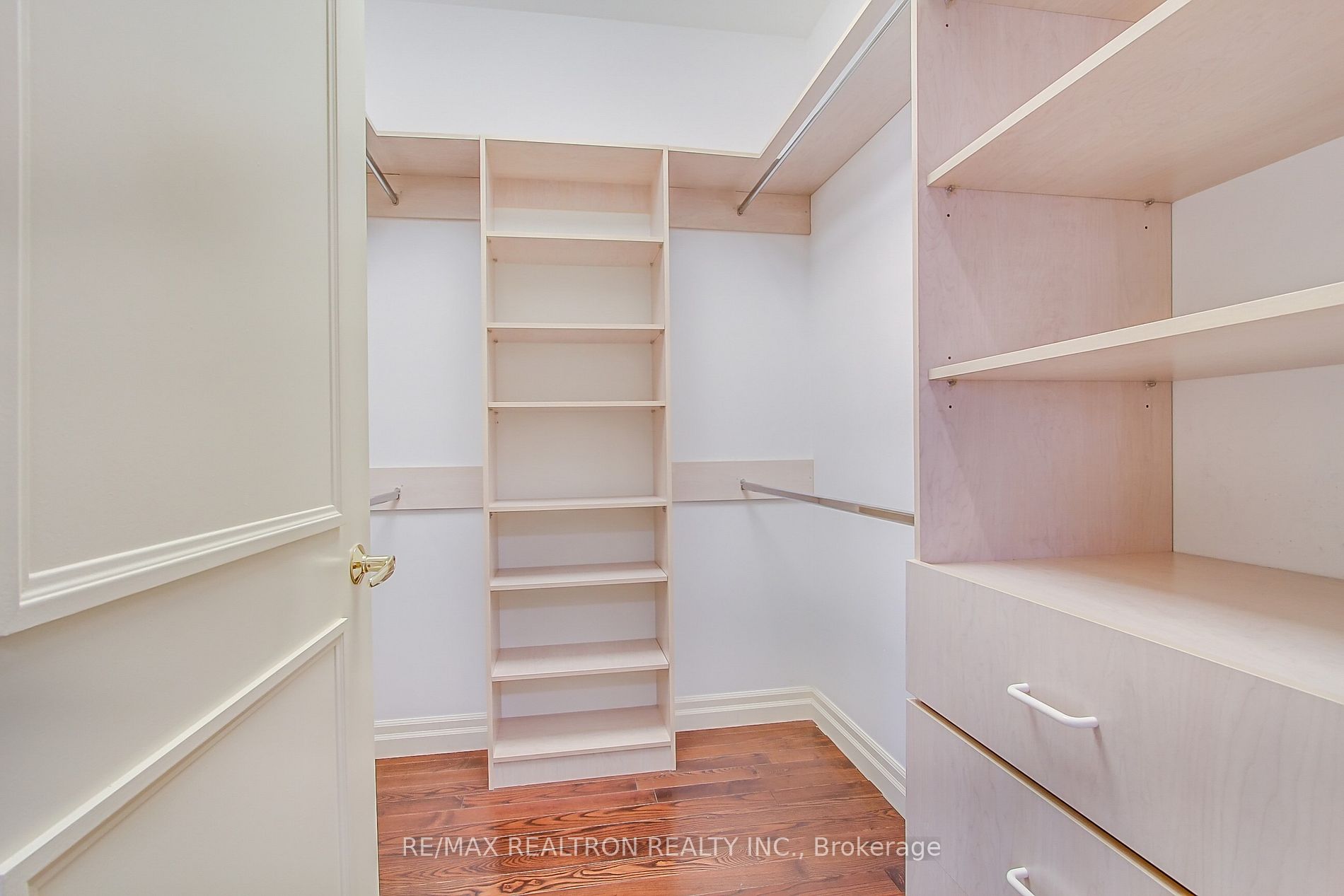 38 Thornridge Dr