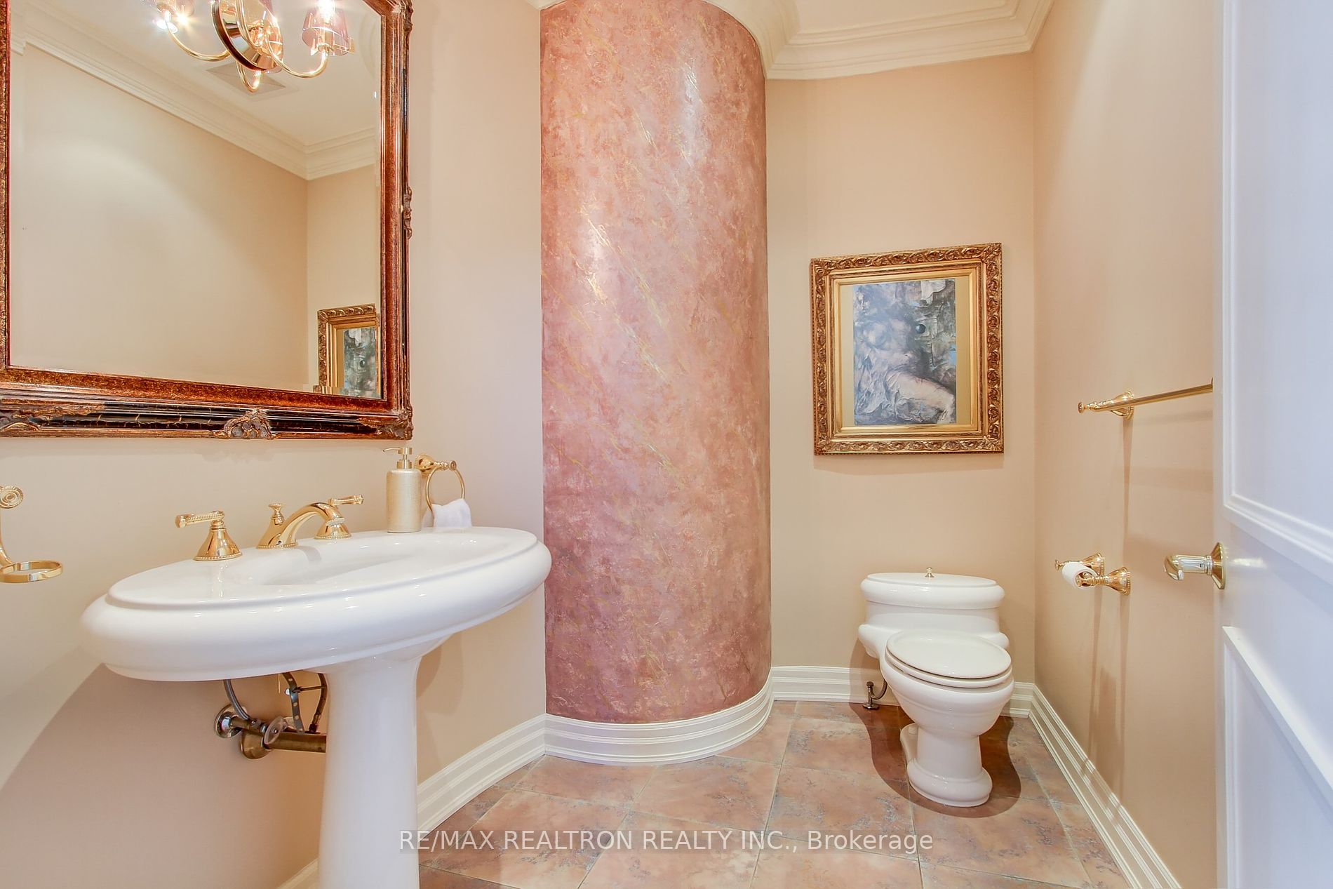 38 Thornridge Dr