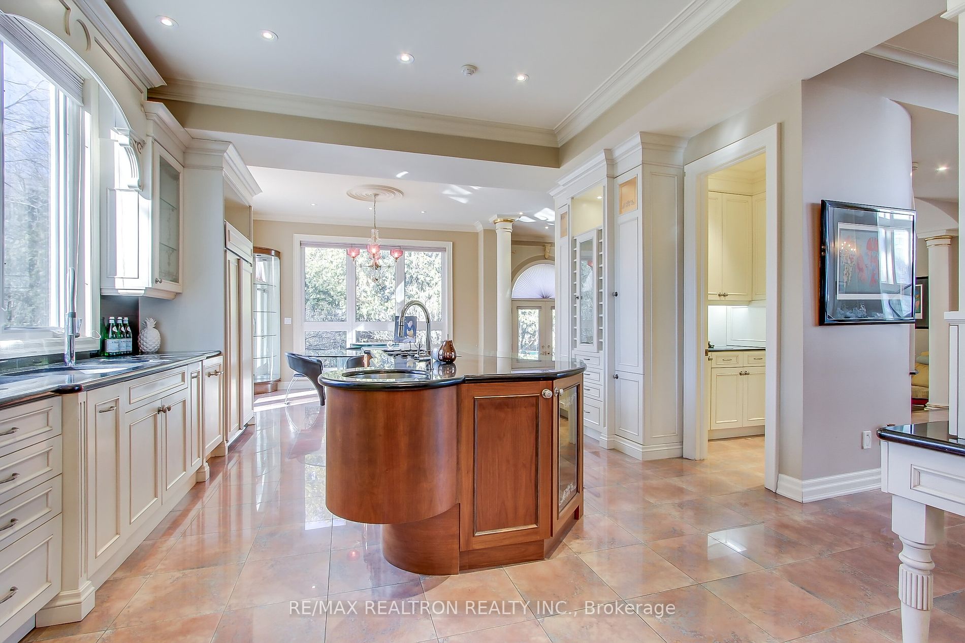 38 Thornridge Dr