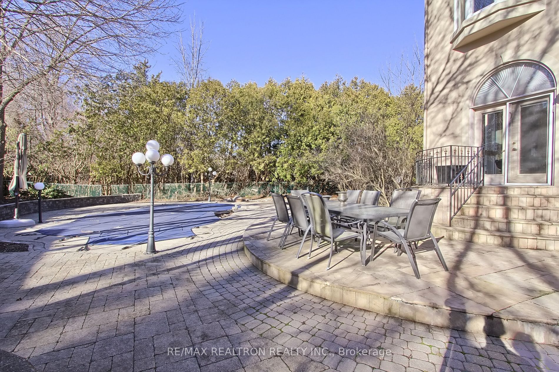 38 Thornridge Dr