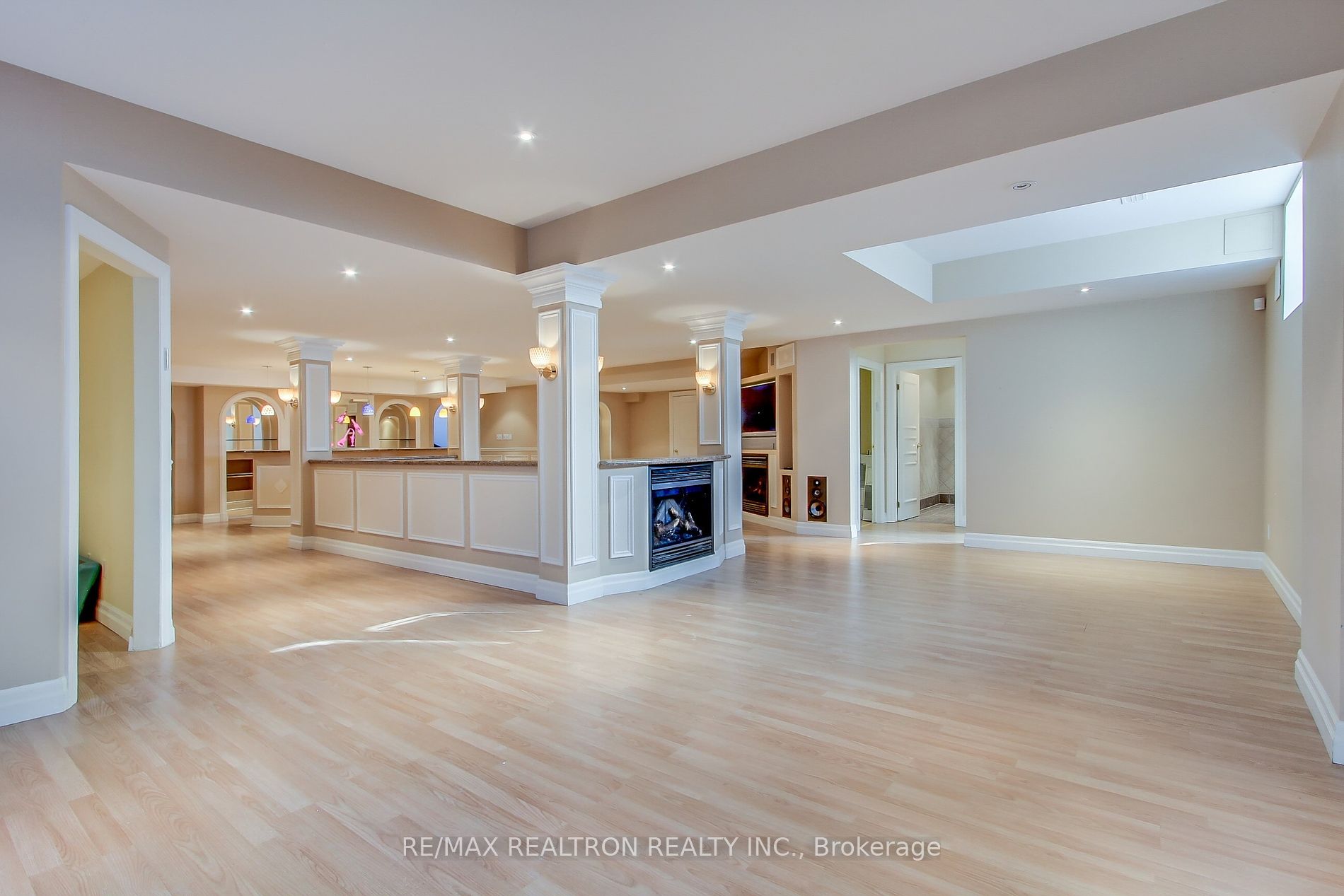 38 Thornridge Dr
