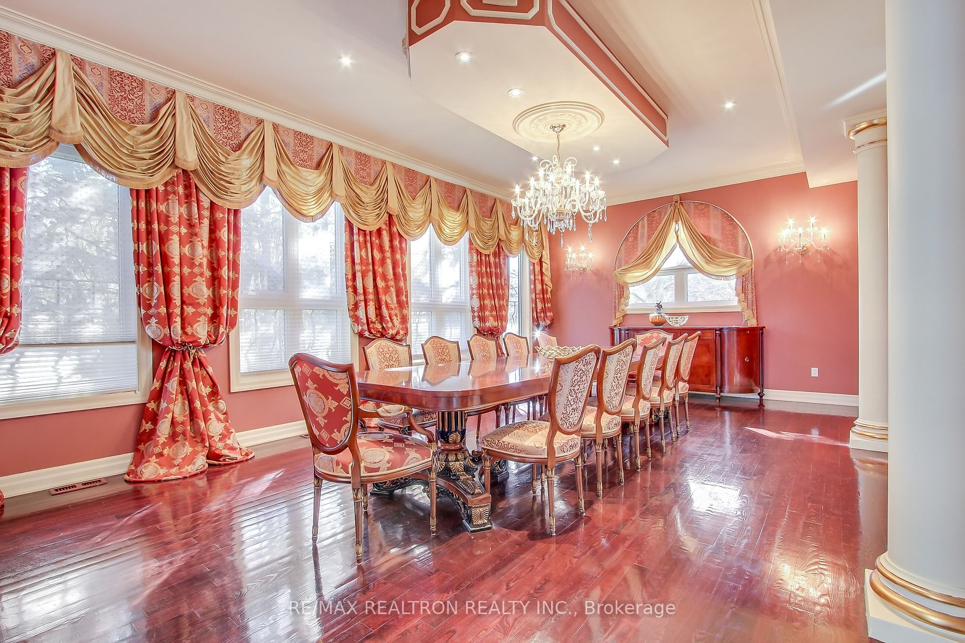 38 Thornridge Dr