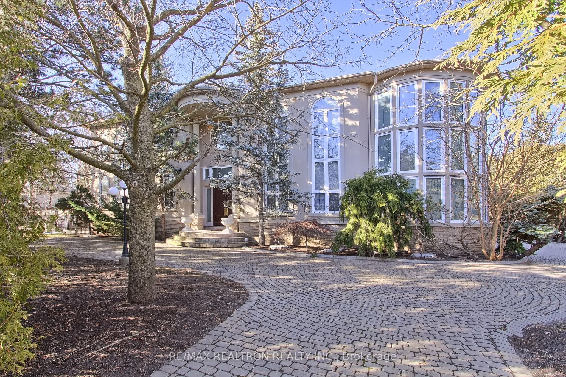 38 Thornridge Dr