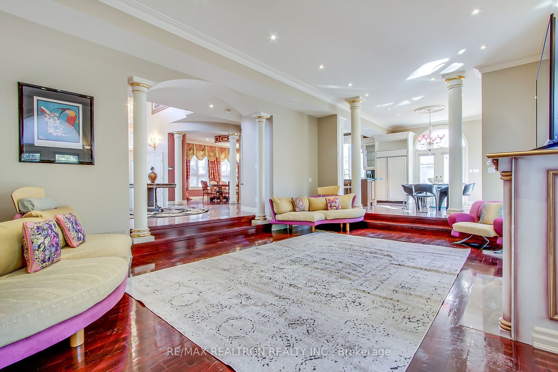 38 Thornridge Dr