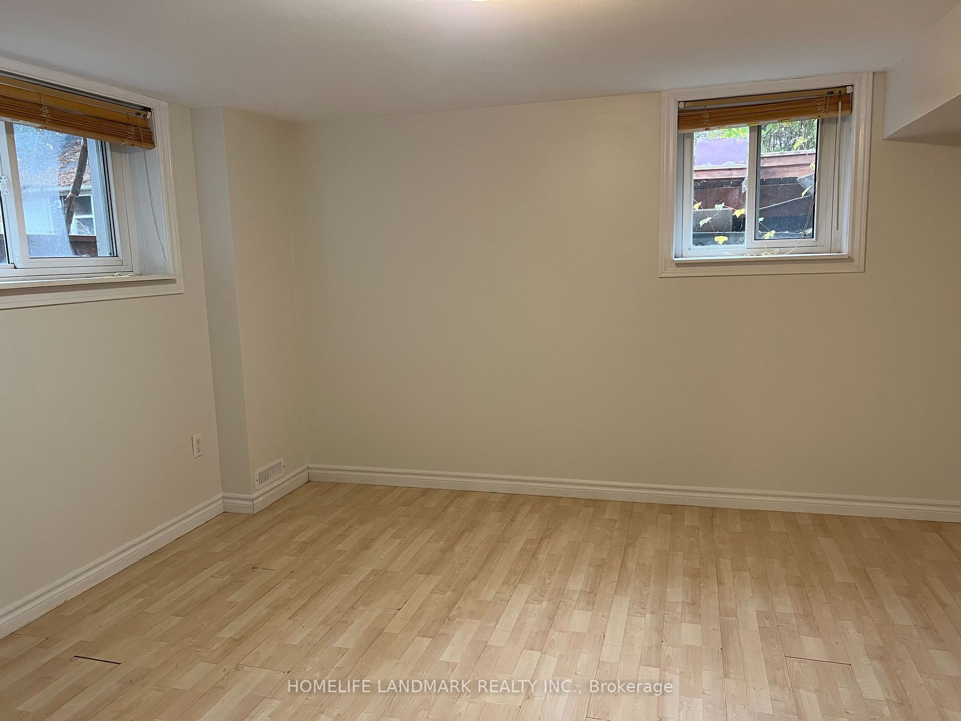 163 John St