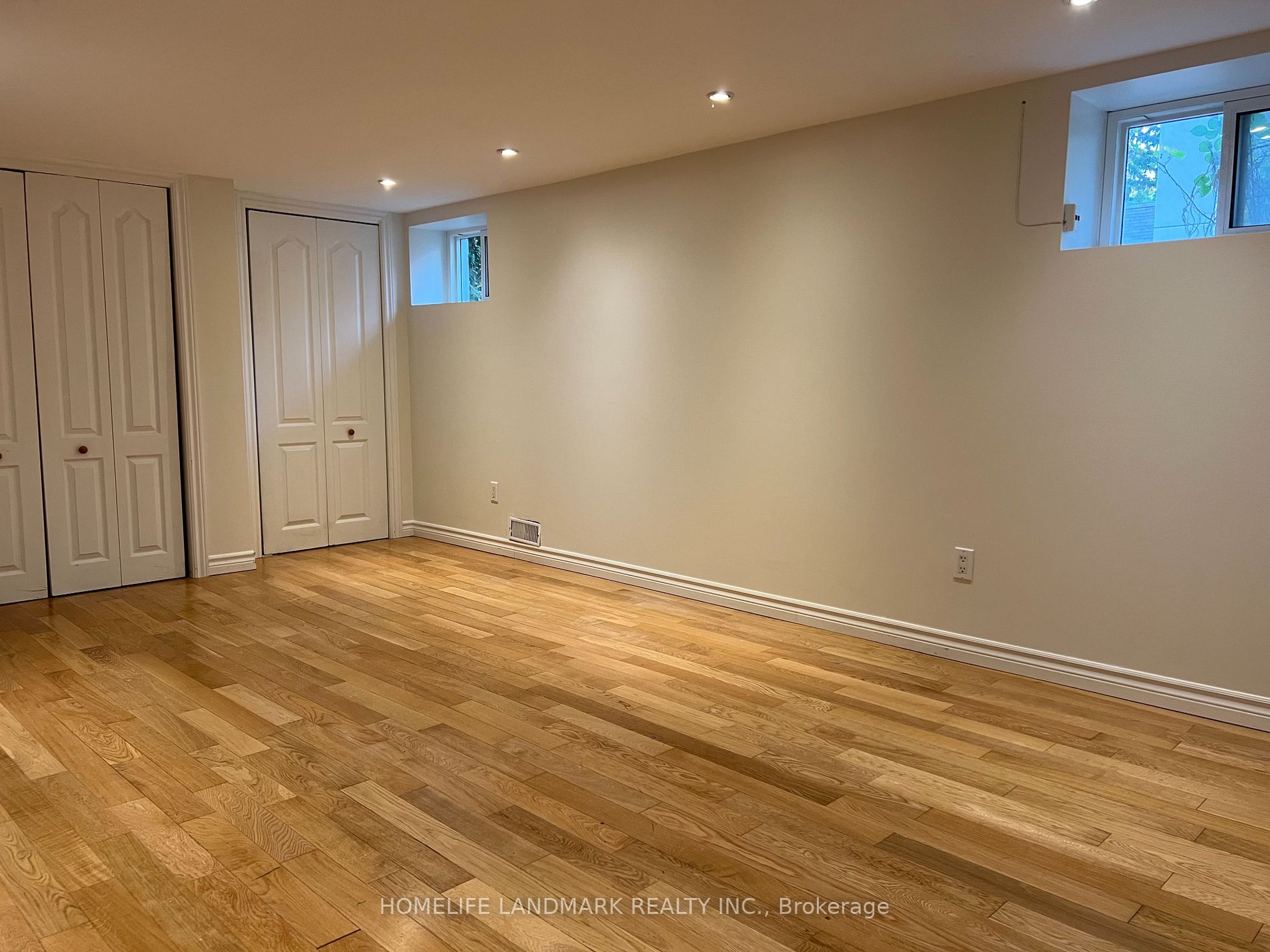 163 John St