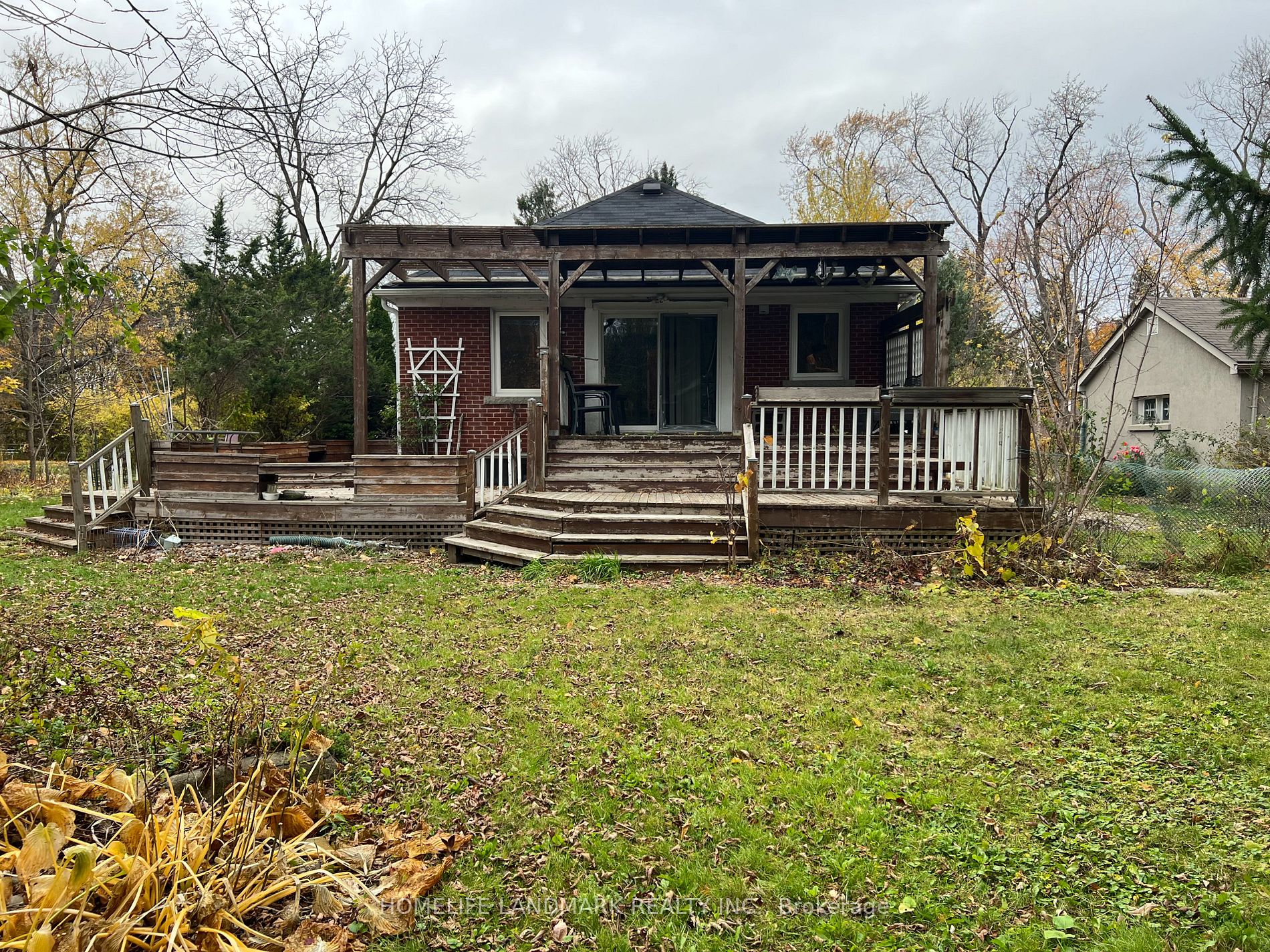 163 John St