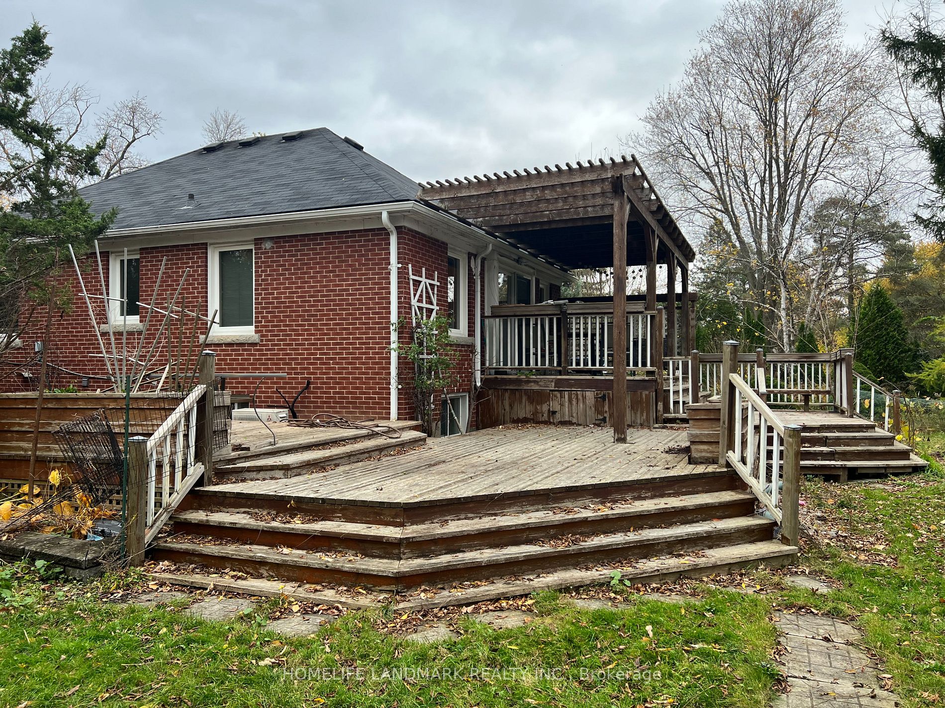 163 John St
