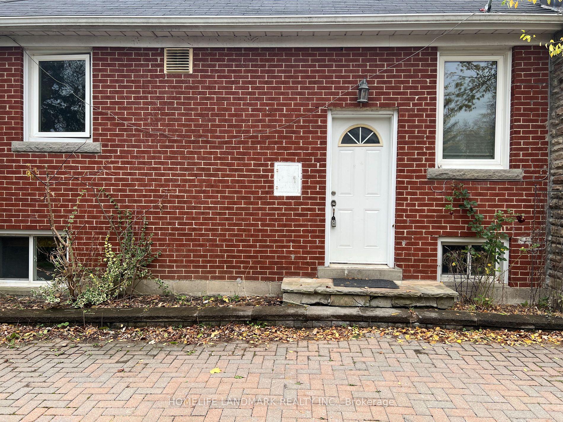 163 John St