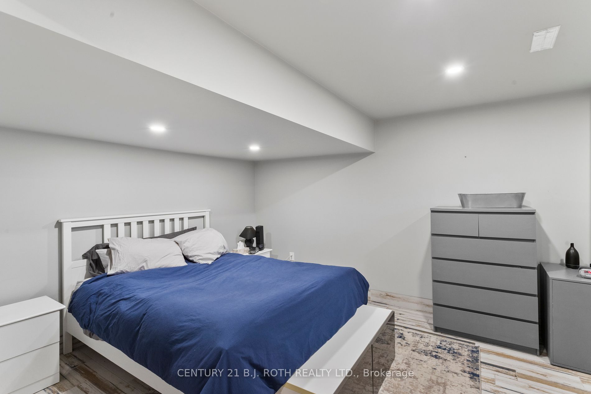 673 Chaleur Pl