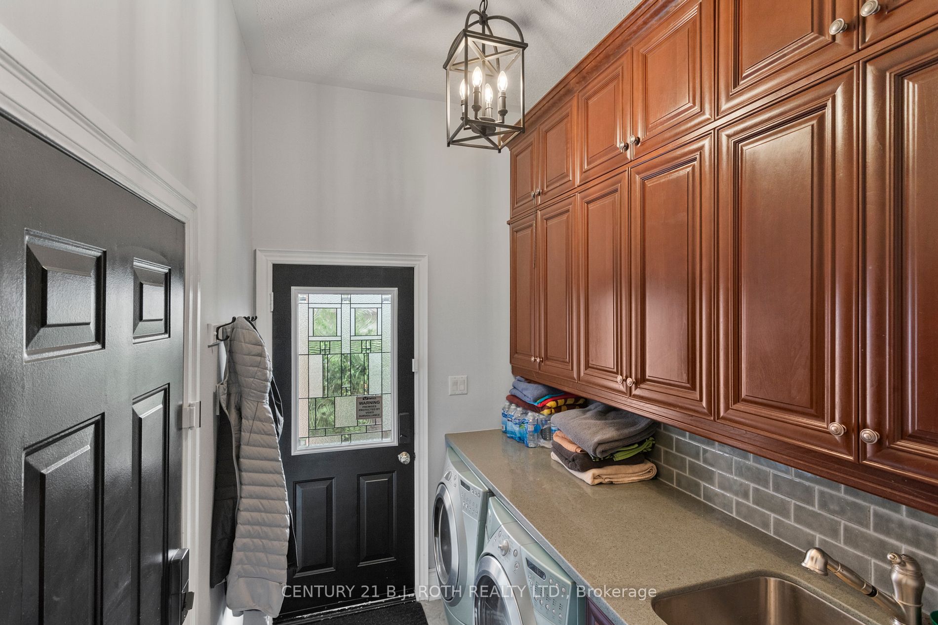 673 Chaleur Pl
