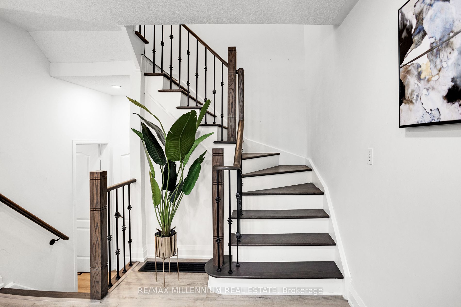 21 Casabel Dr