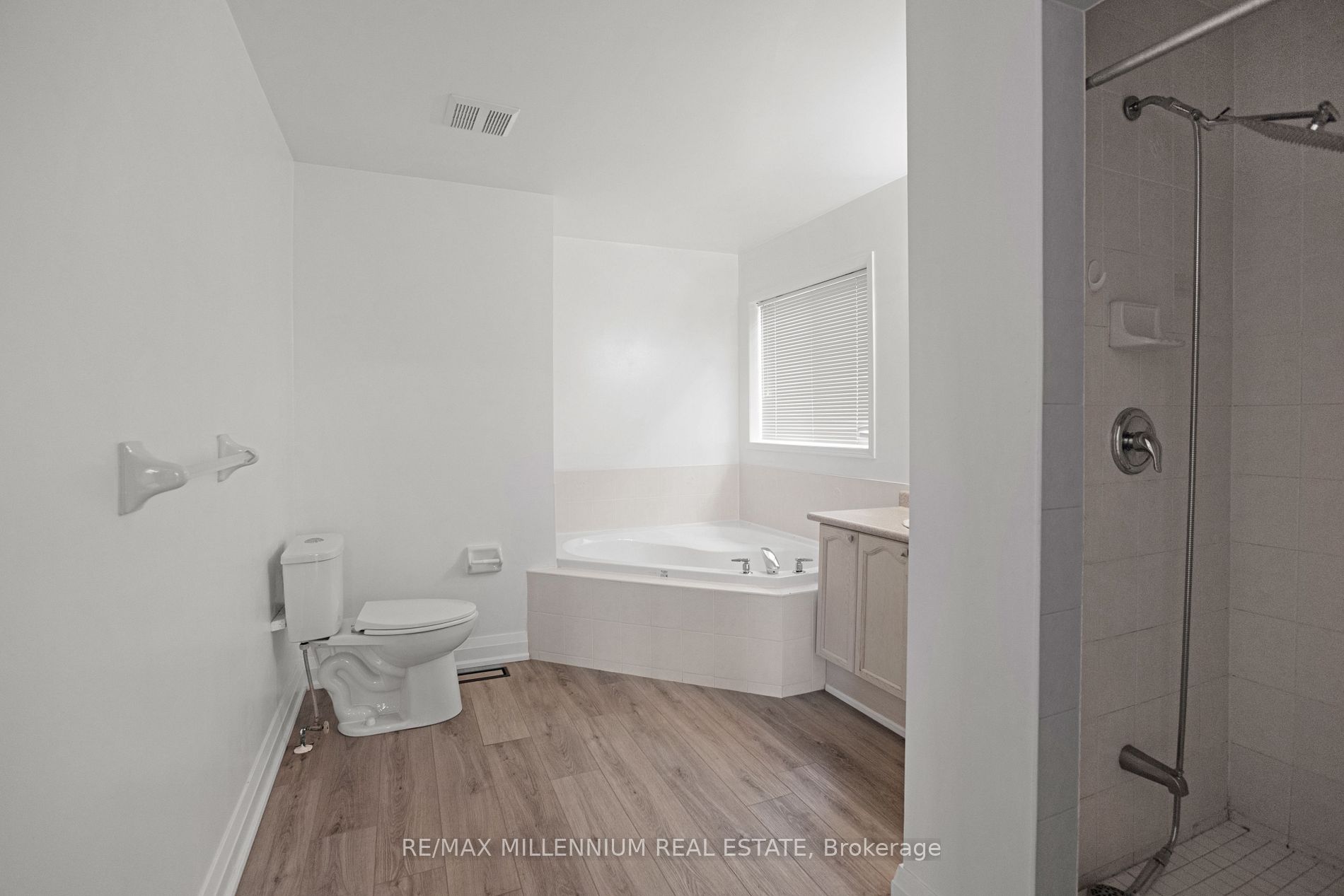 21 Casabel Dr