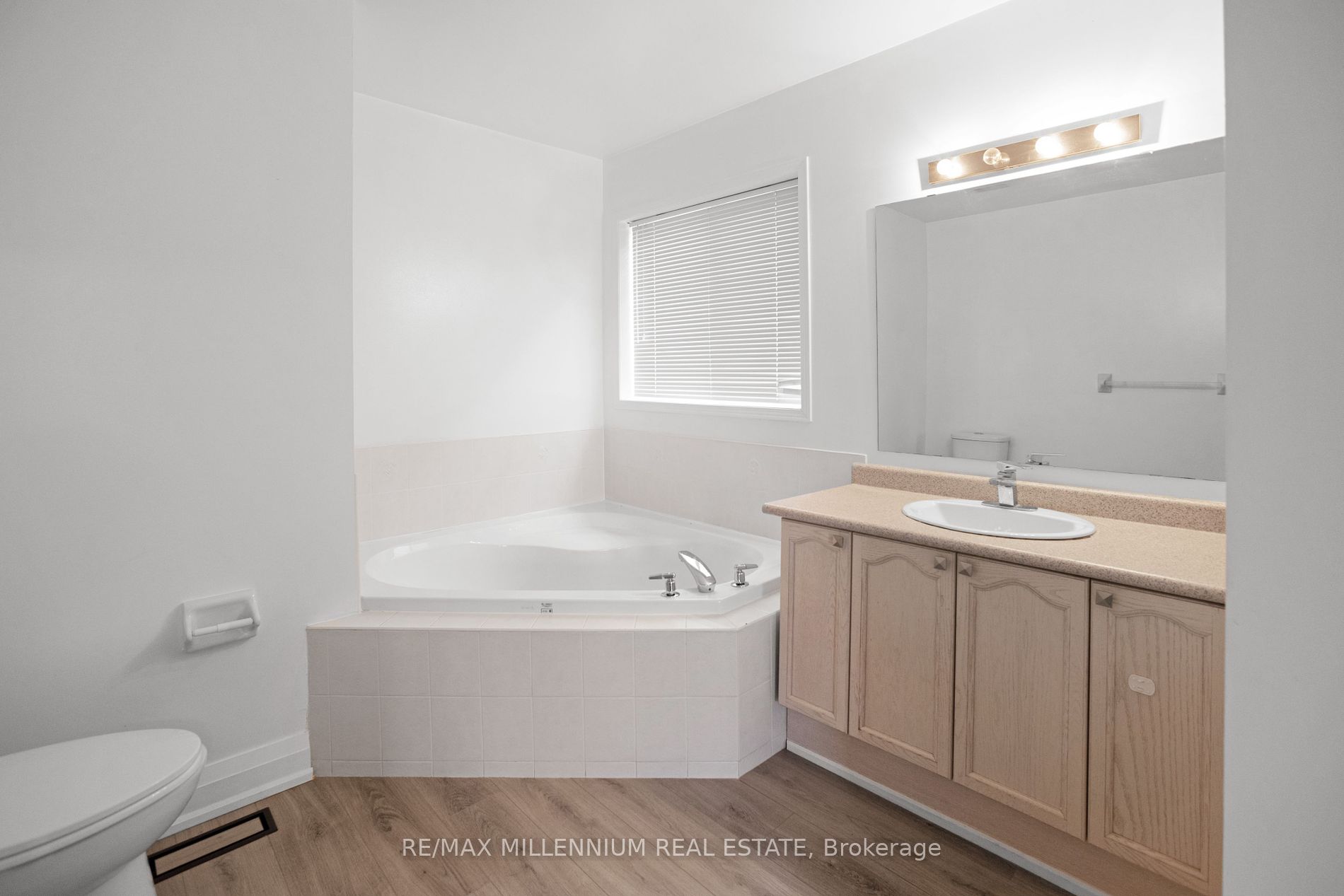 21 Casabel Dr