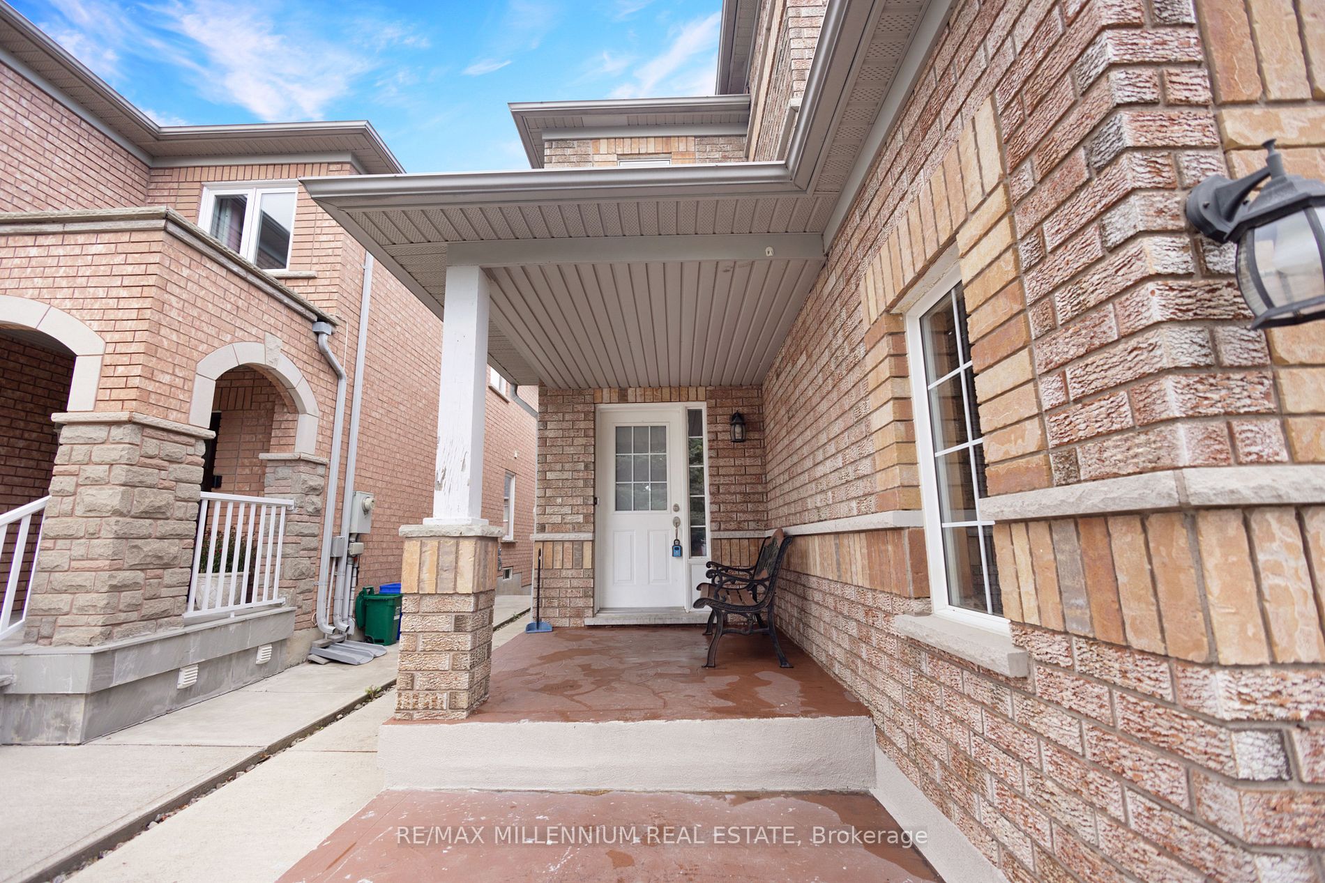 21 Casabel Dr