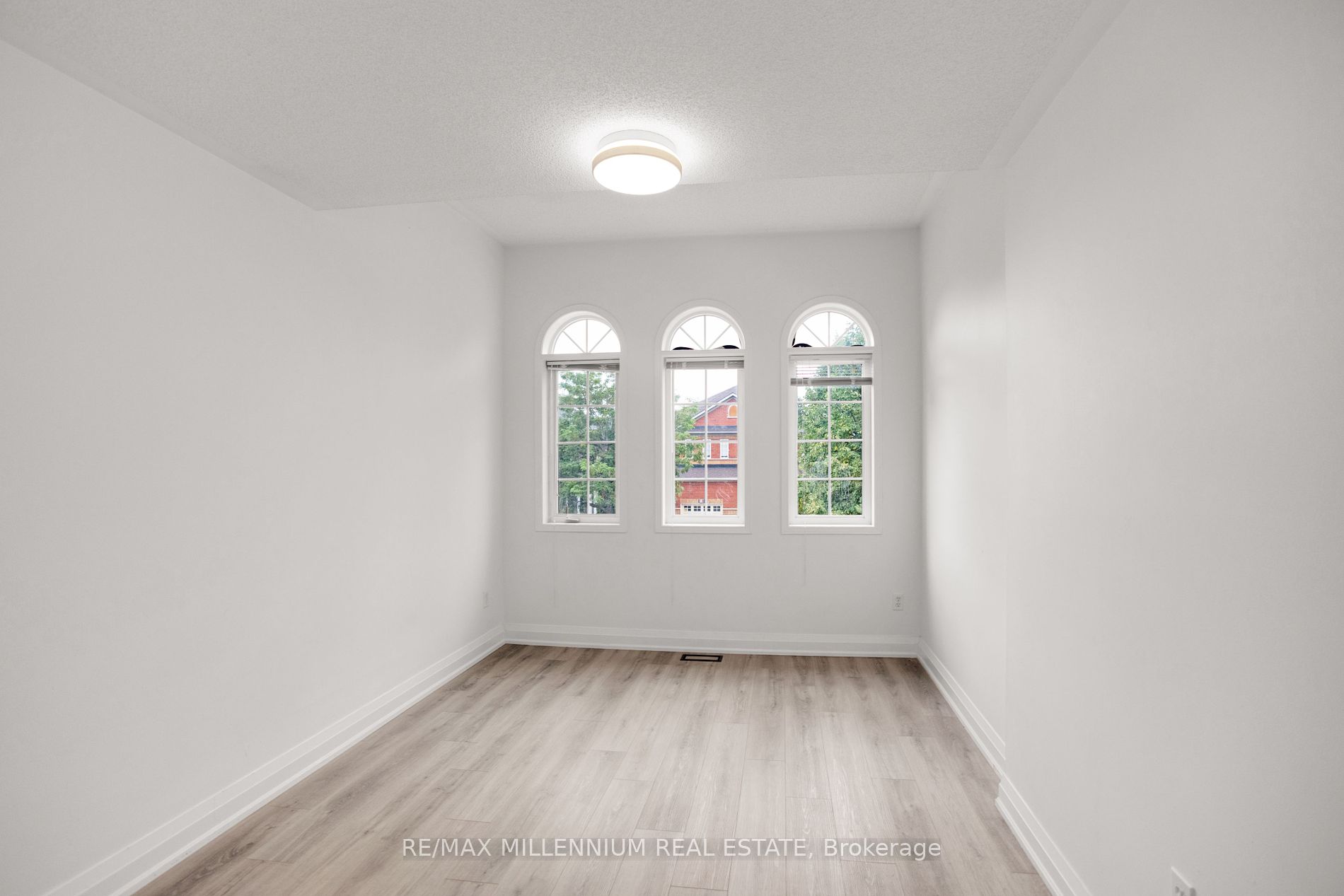 21 Casabel Dr