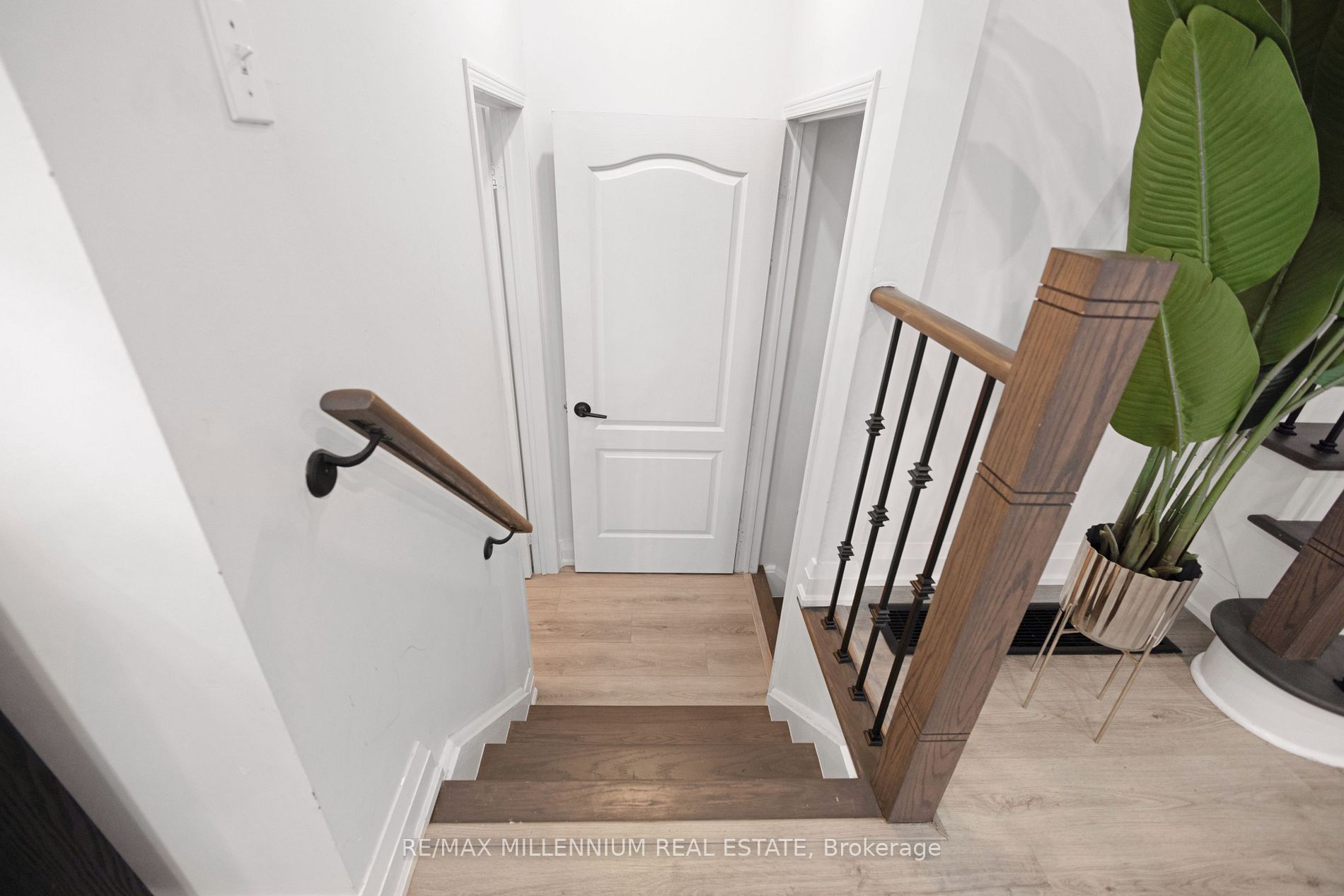 21 Casabel Dr