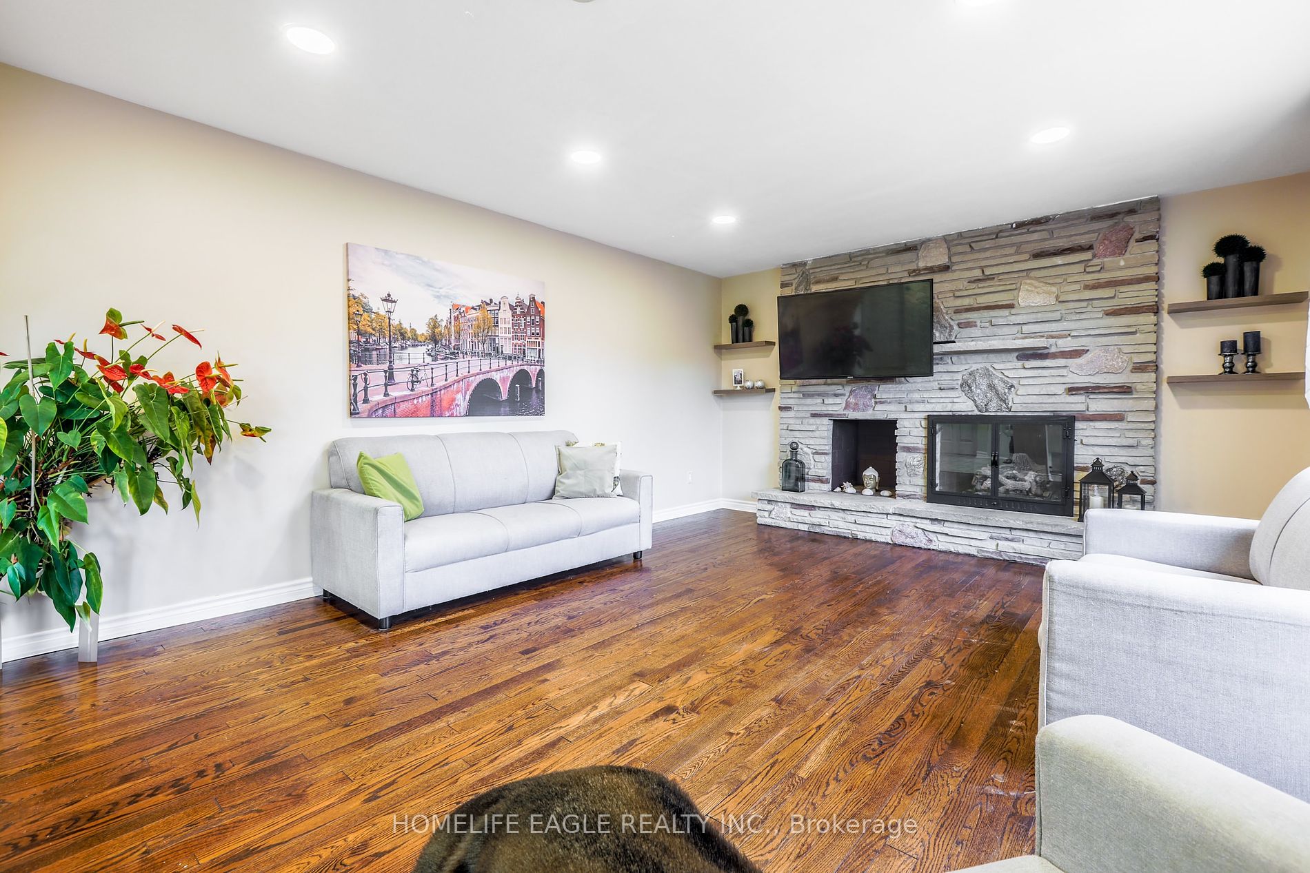 440 Warren Rd