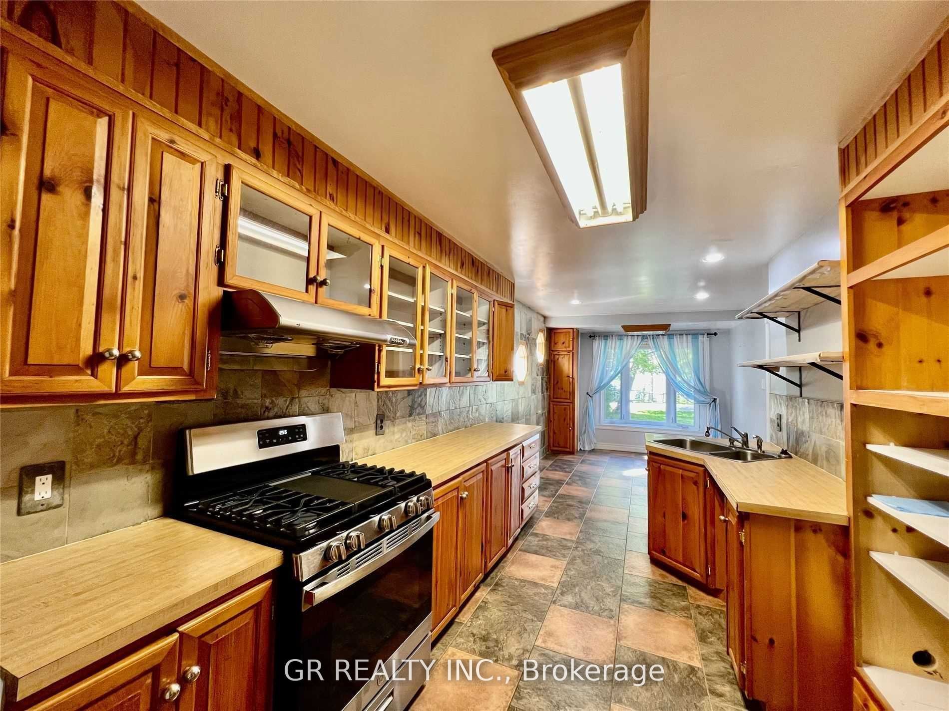 433 Lake Dr E