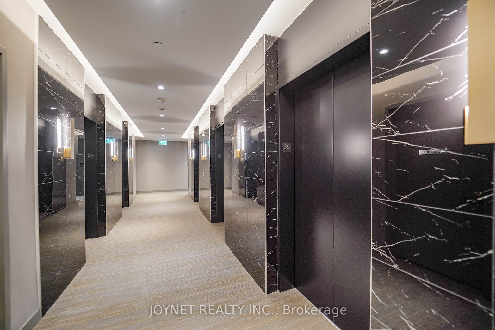 950 Portage Pkwy, #3905