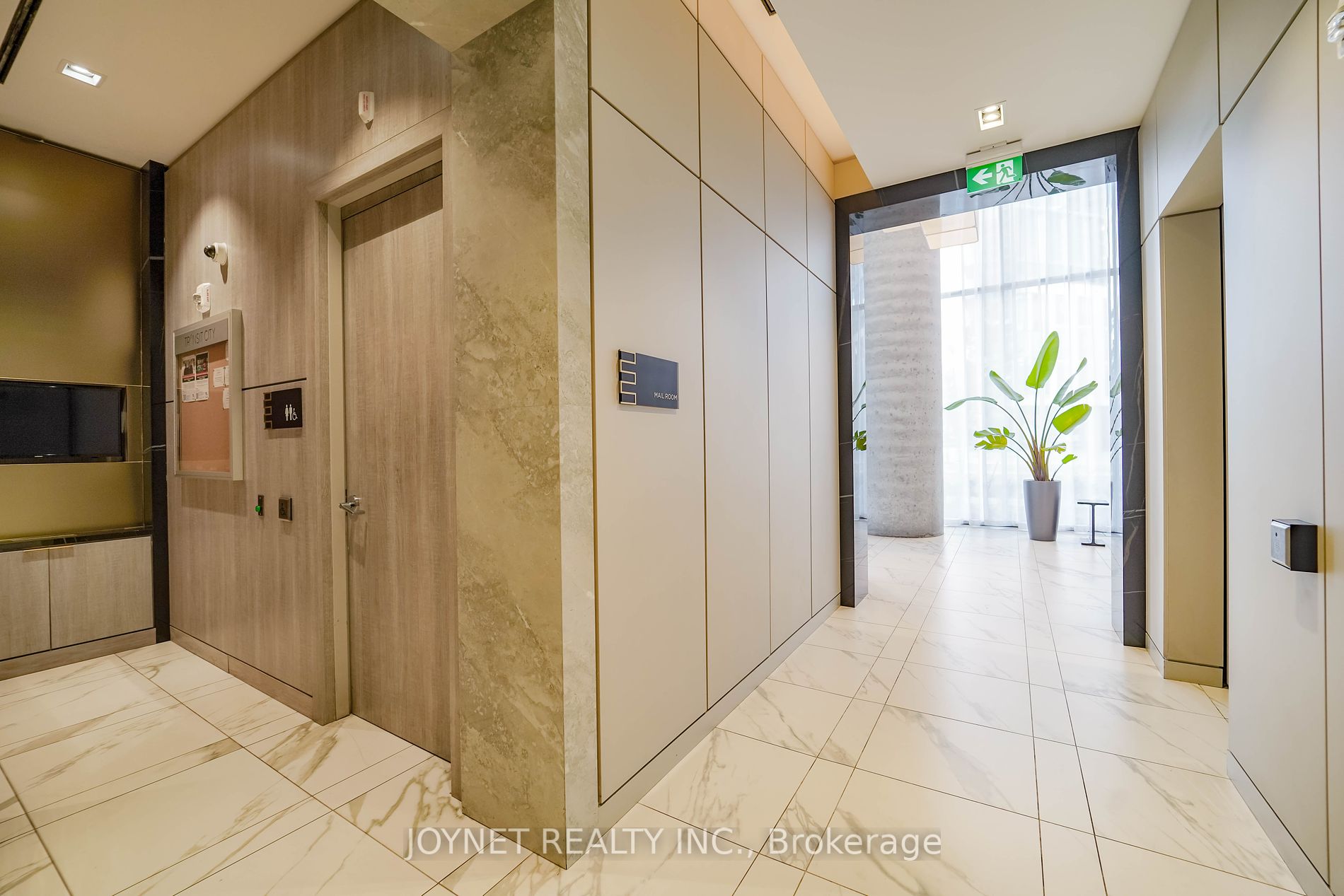 950 Portage Pkwy, #3905