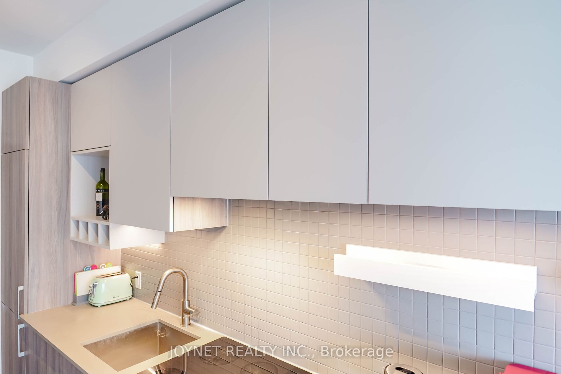 950 Portage Pkwy, #3905