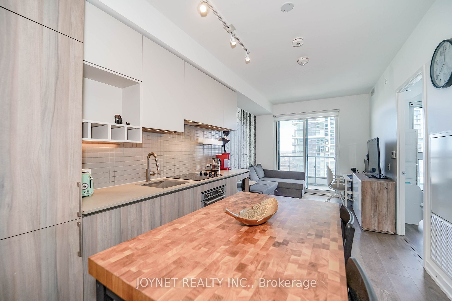 950 Portage Pkwy, #3905