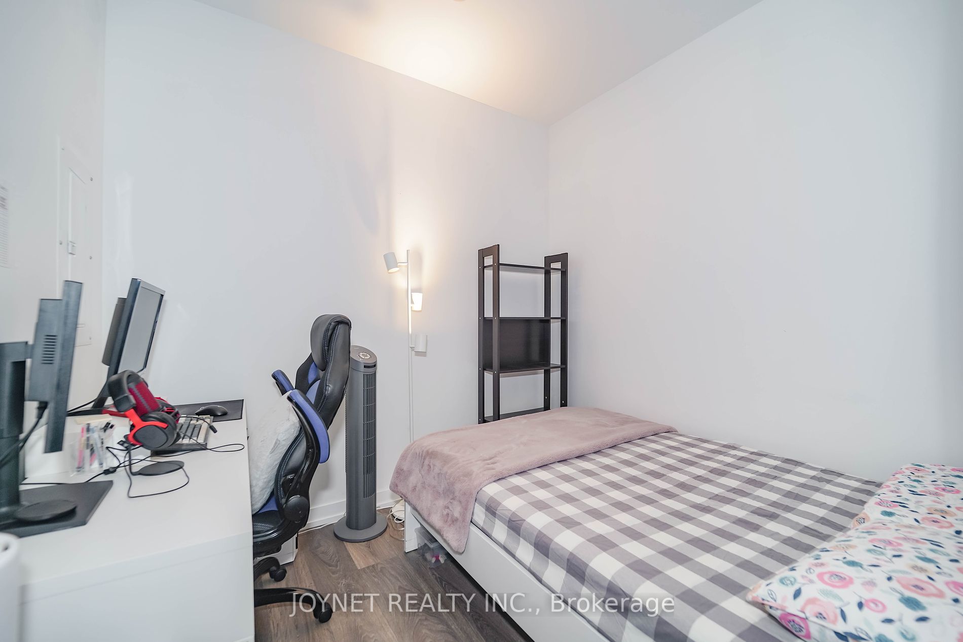 950 Portage Pkwy, #3905
